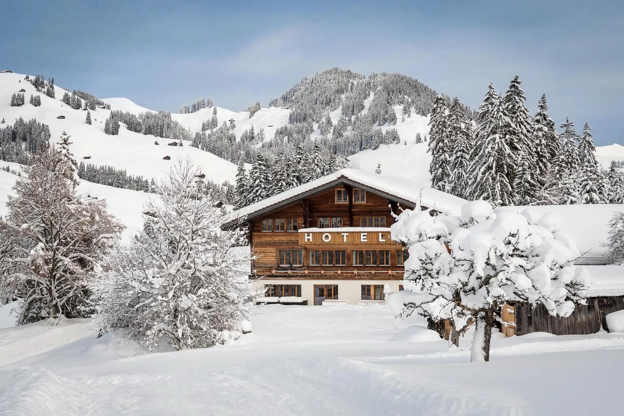 Property building in Le Petit Relais