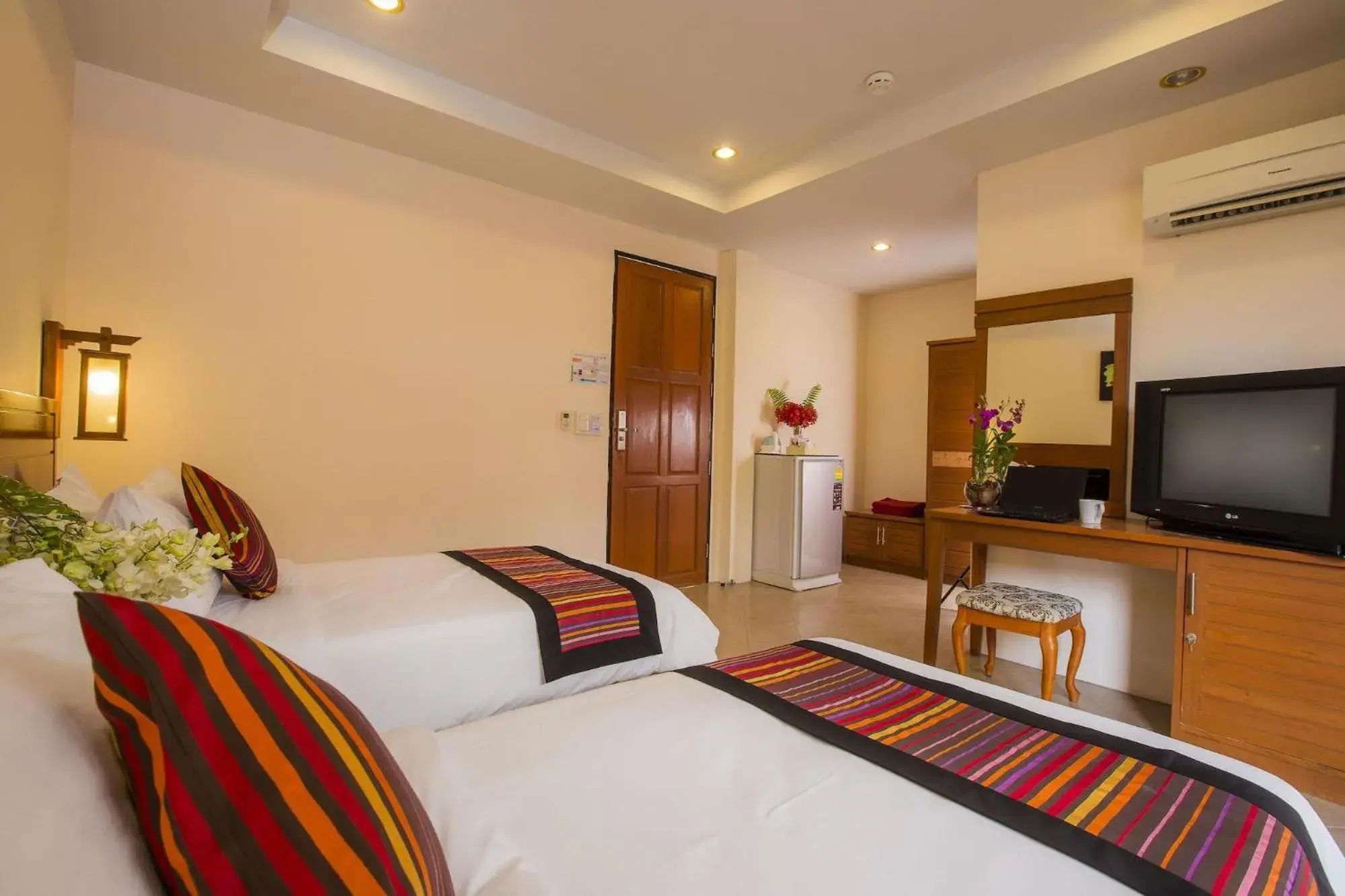 Single Room with Balcony in Kata Silver Sand Single Room with Balcony in Kata Silver Sand