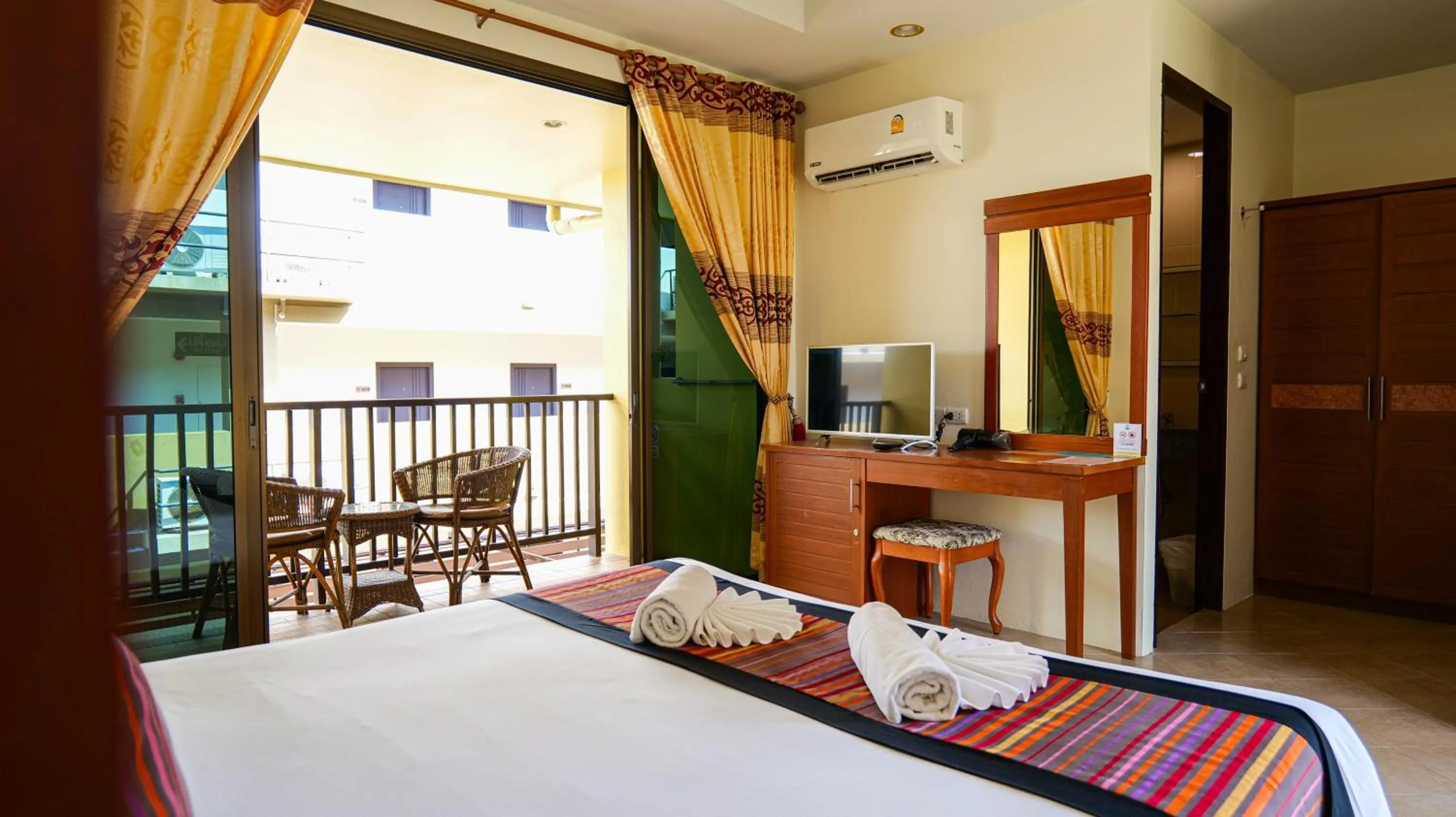 Bed in Kata Silver Sand