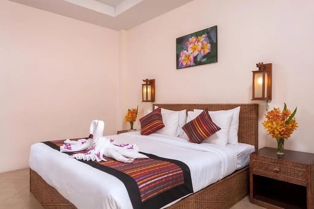 Bed in Kata Silver Sand