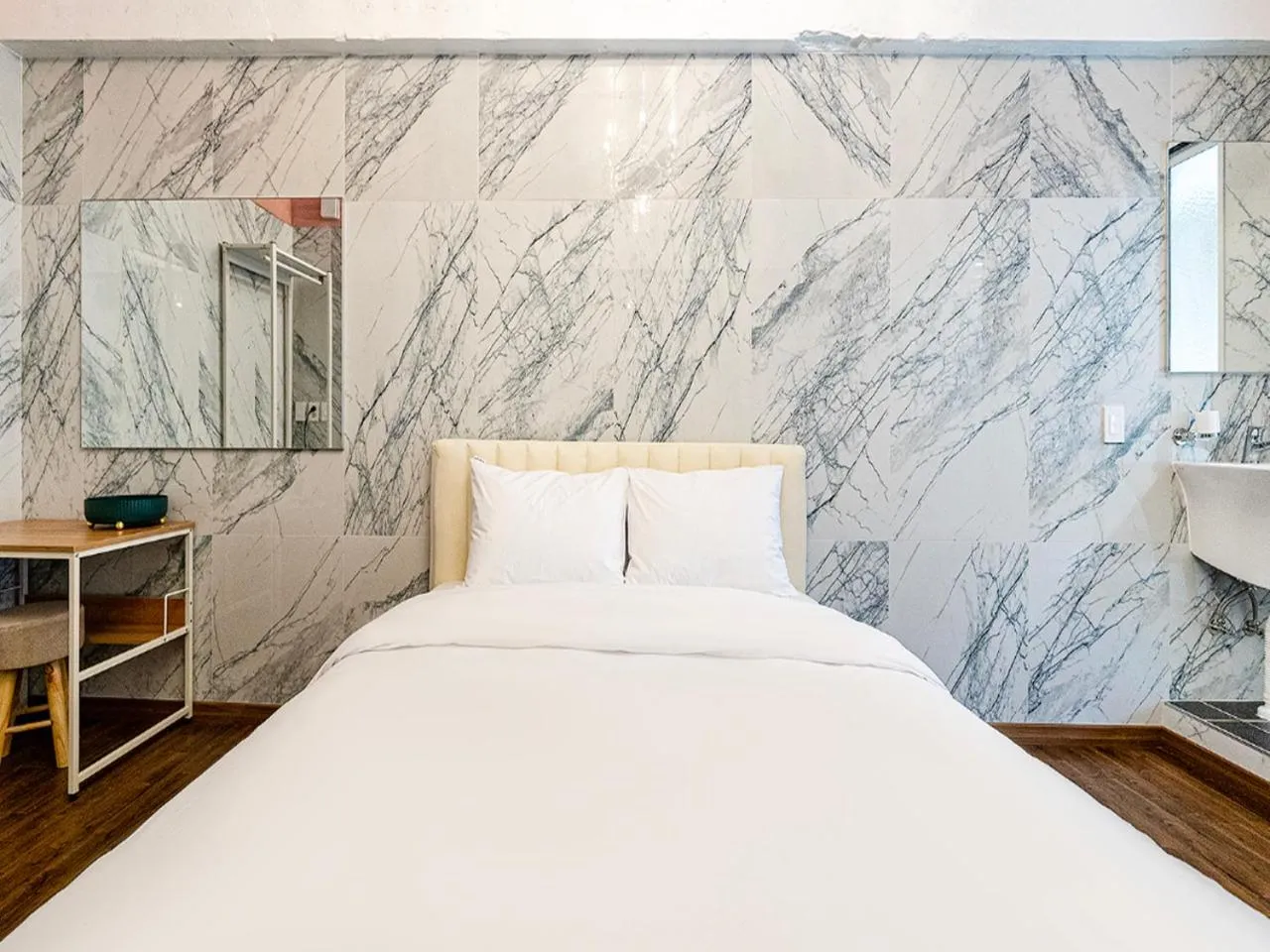 Bedroom, Bed in Woomigwan Hotel