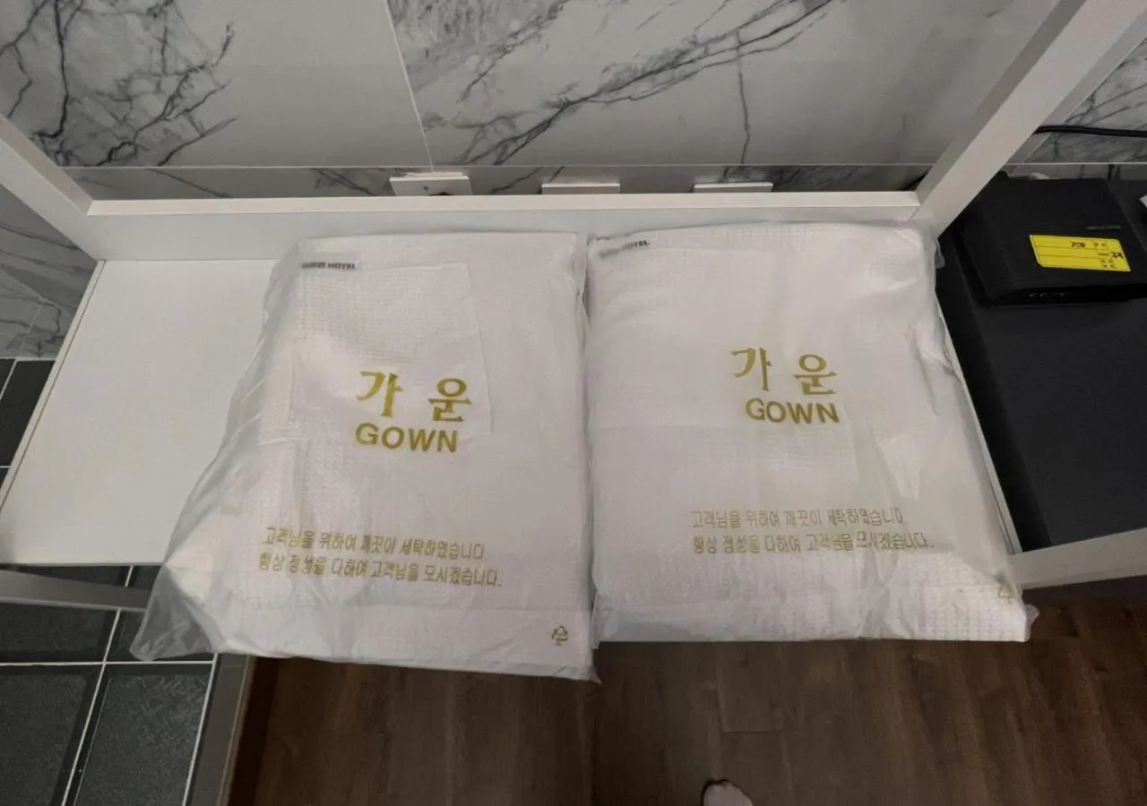 Decorative detail, Bed in Woomigwan Hotel