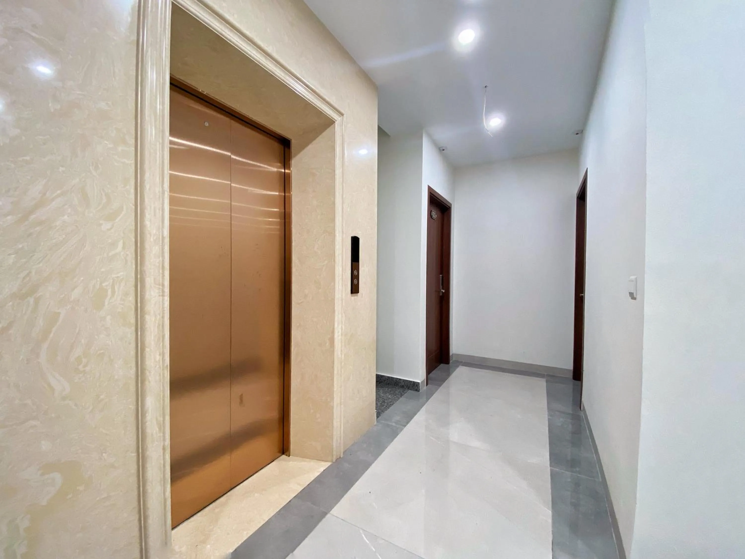 elevator in Daily Hotel Halong