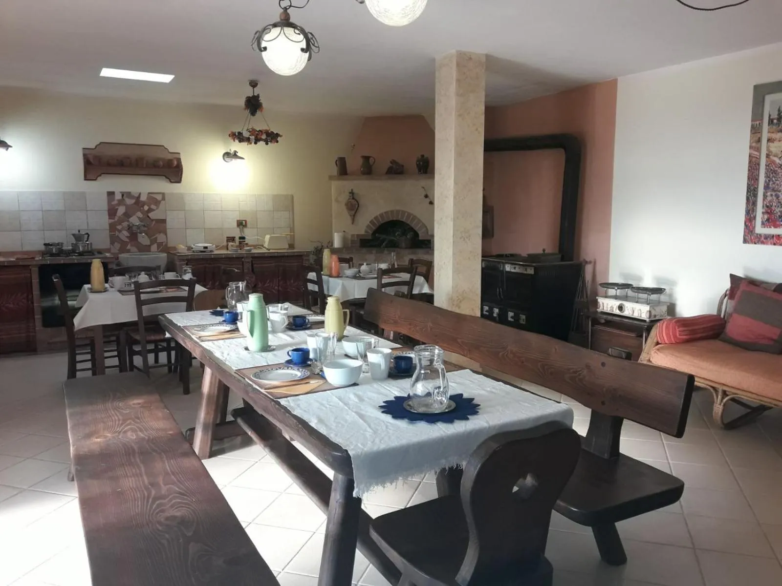 Communal lounge/ TV room in Segni e Impronta