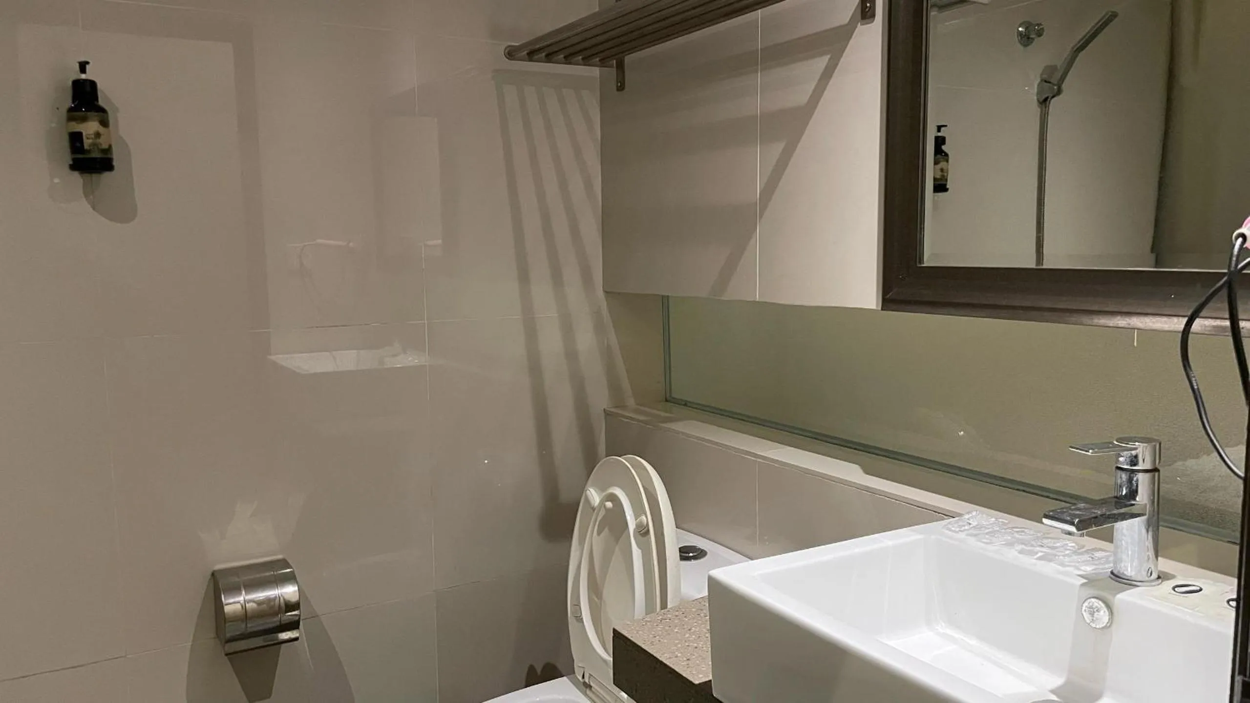 The Riverbank Hotel By MRVJ Business