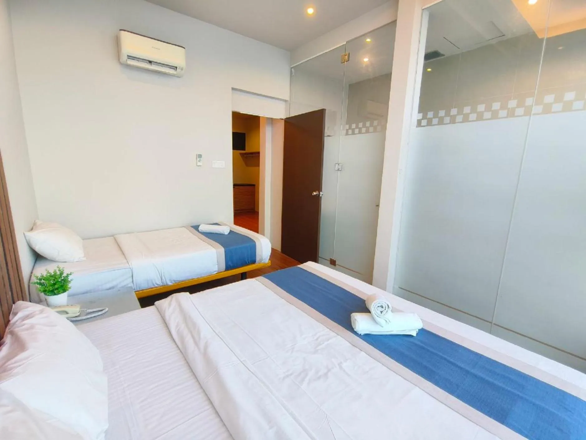 Bedroom, Bed in The Riverbank Hotel By MRVJ Business