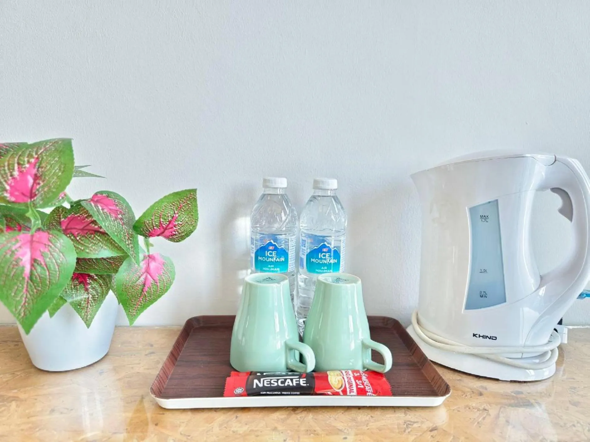 Coffee/tea facilities in The Riverbank Hotel By MRVJ Business