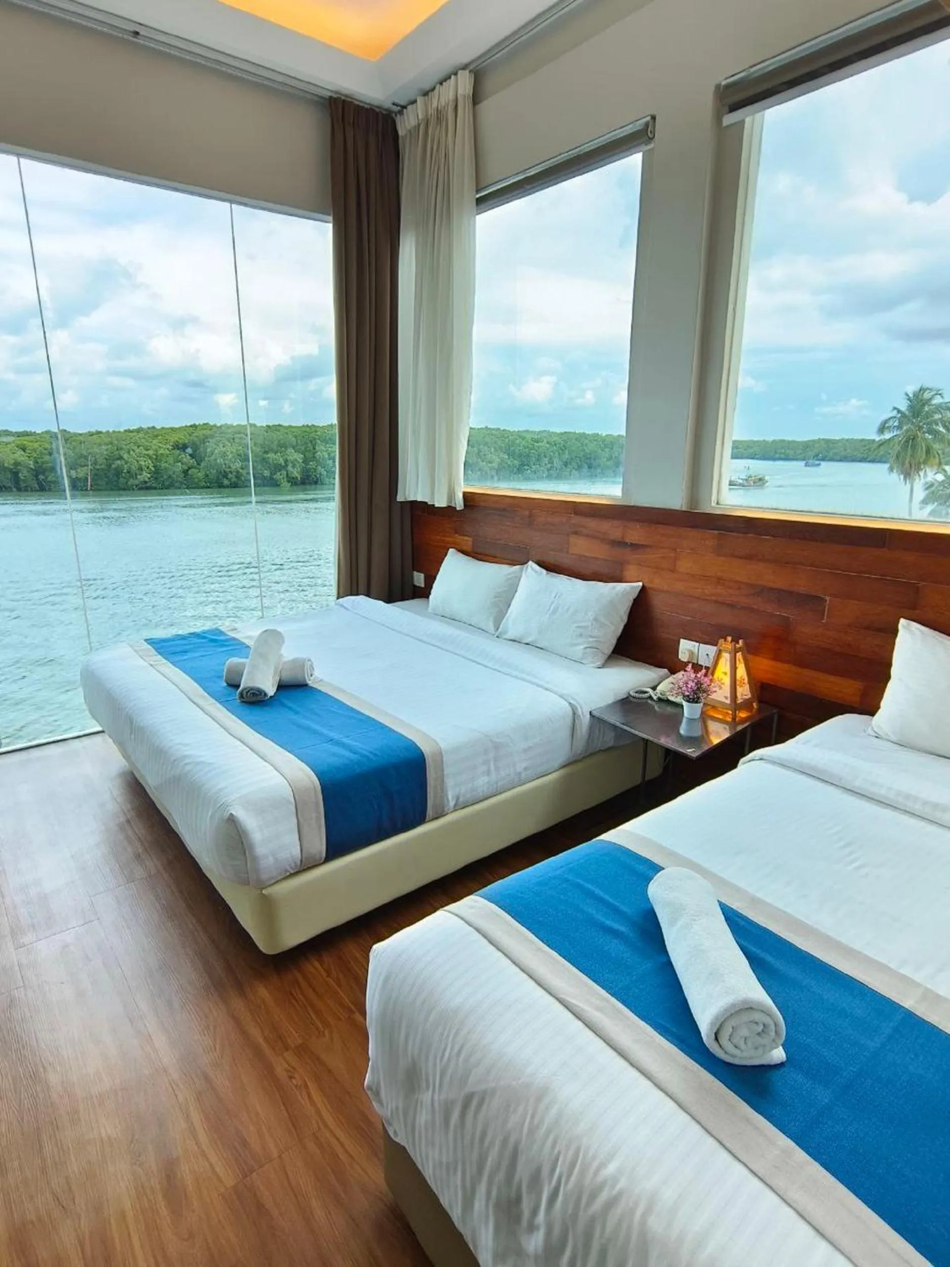 Bedroom, Bed in The Riverbank Hotel By MRVJ Business