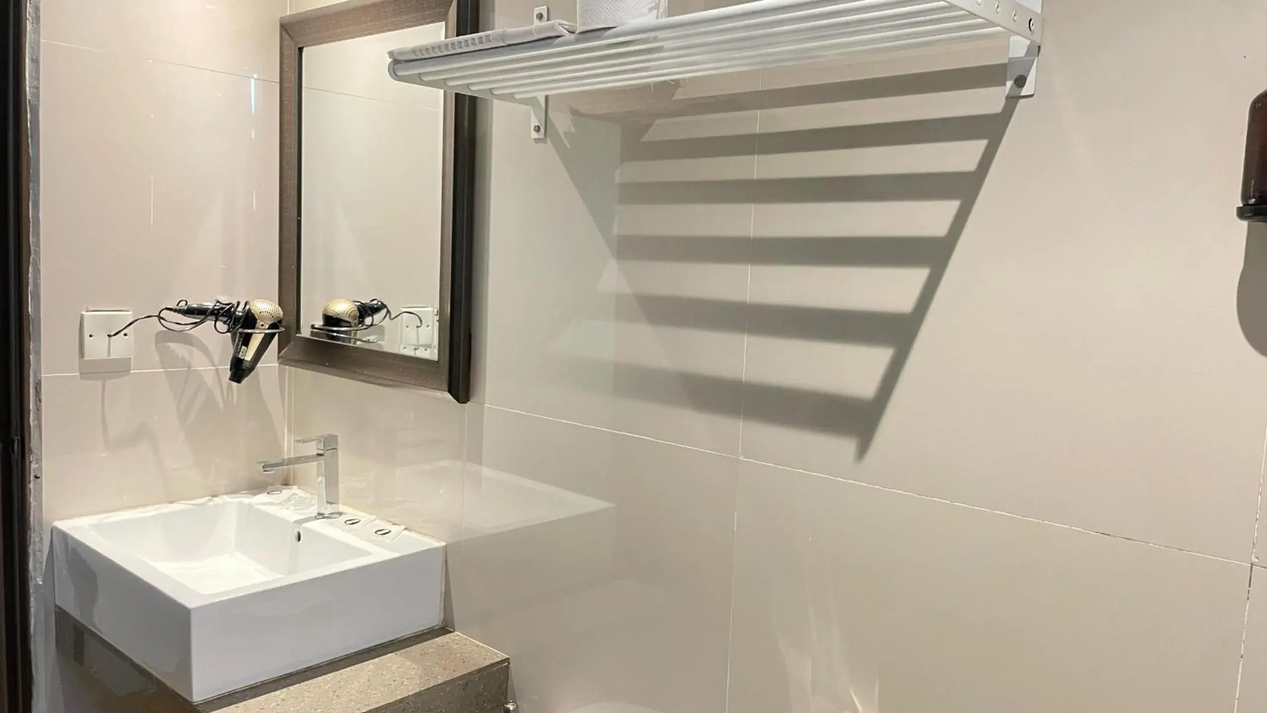 Deluxe King Room in The Riverbank Hotel By MRVJ Business Deluxe King Room in The Riverbank Hotel By MRVJ Business