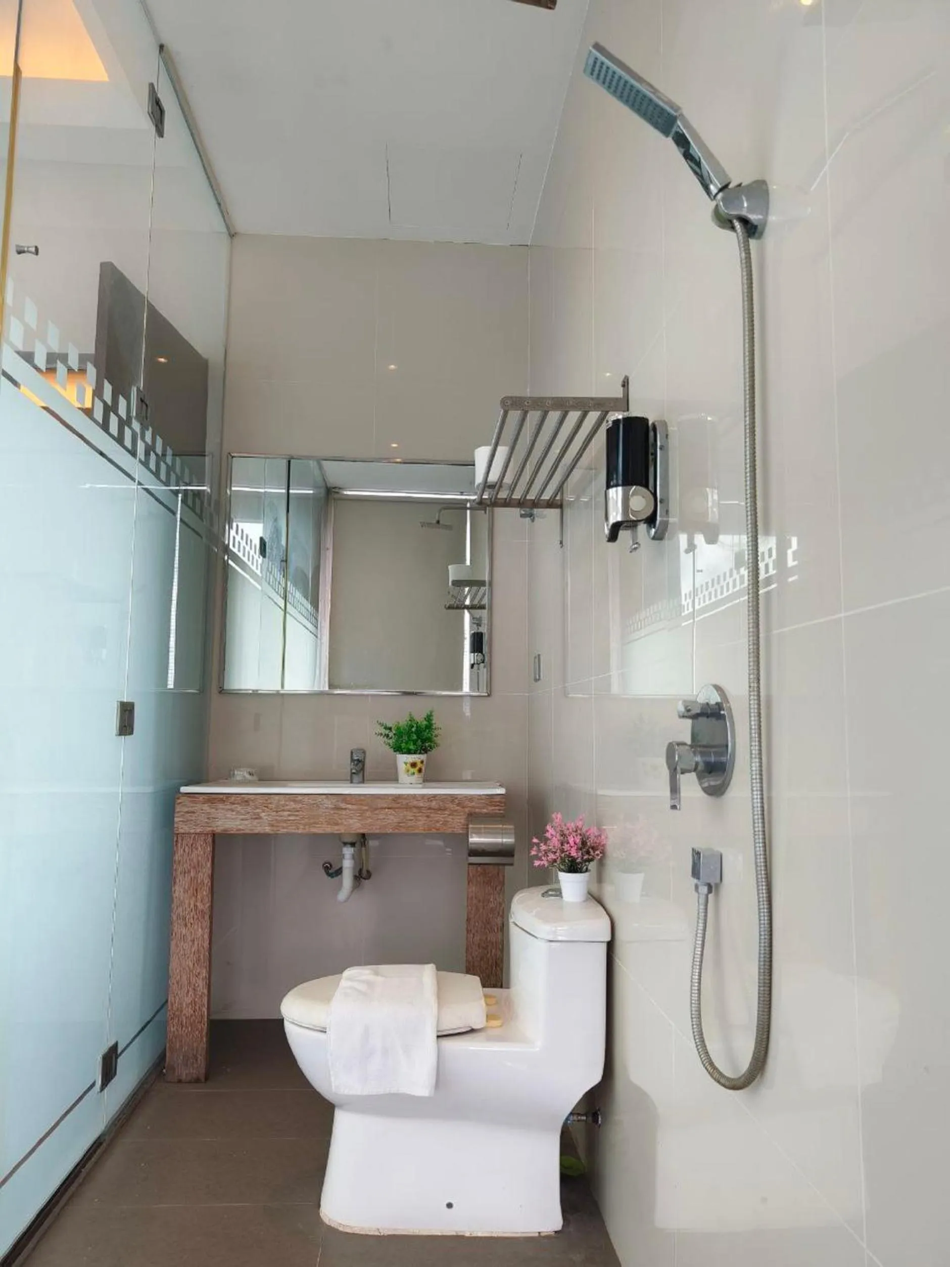 Bathroom in The Riverbank Hotel By MRVJ Business