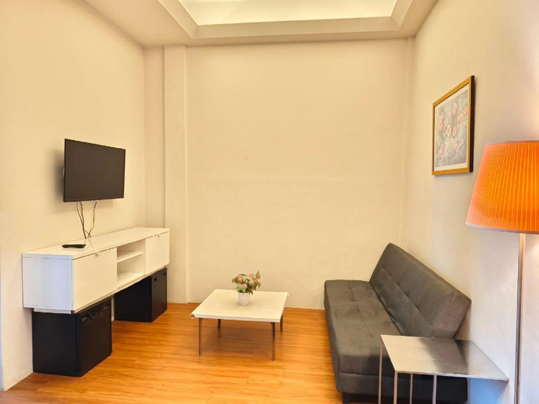 Bedroom in The Riverbank Hotel By MRVJ Business