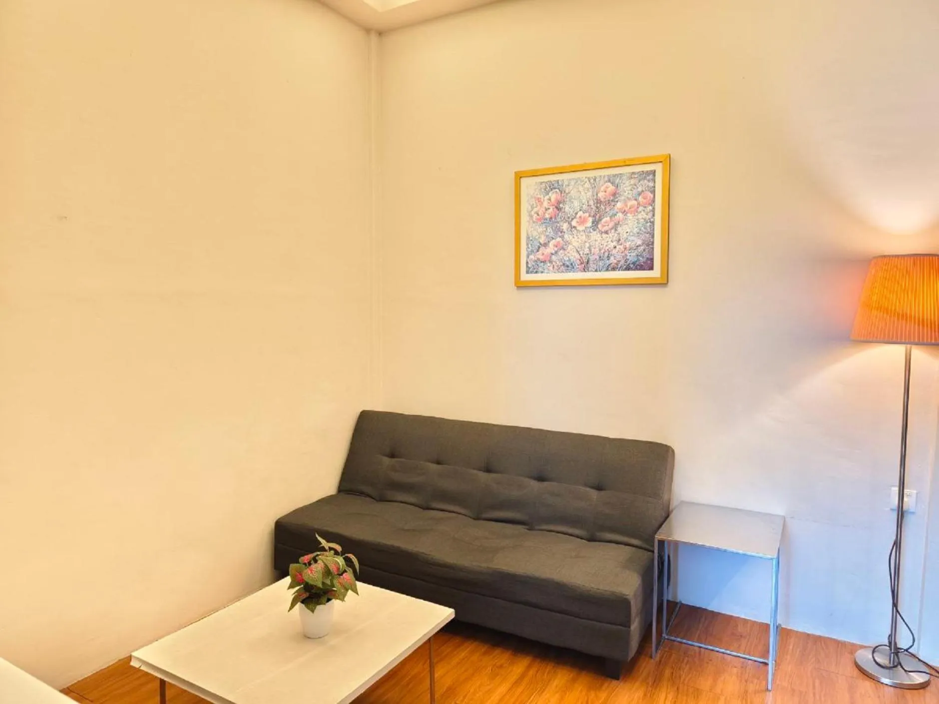 Bedroom in The Riverbank Hotel By MRVJ Business