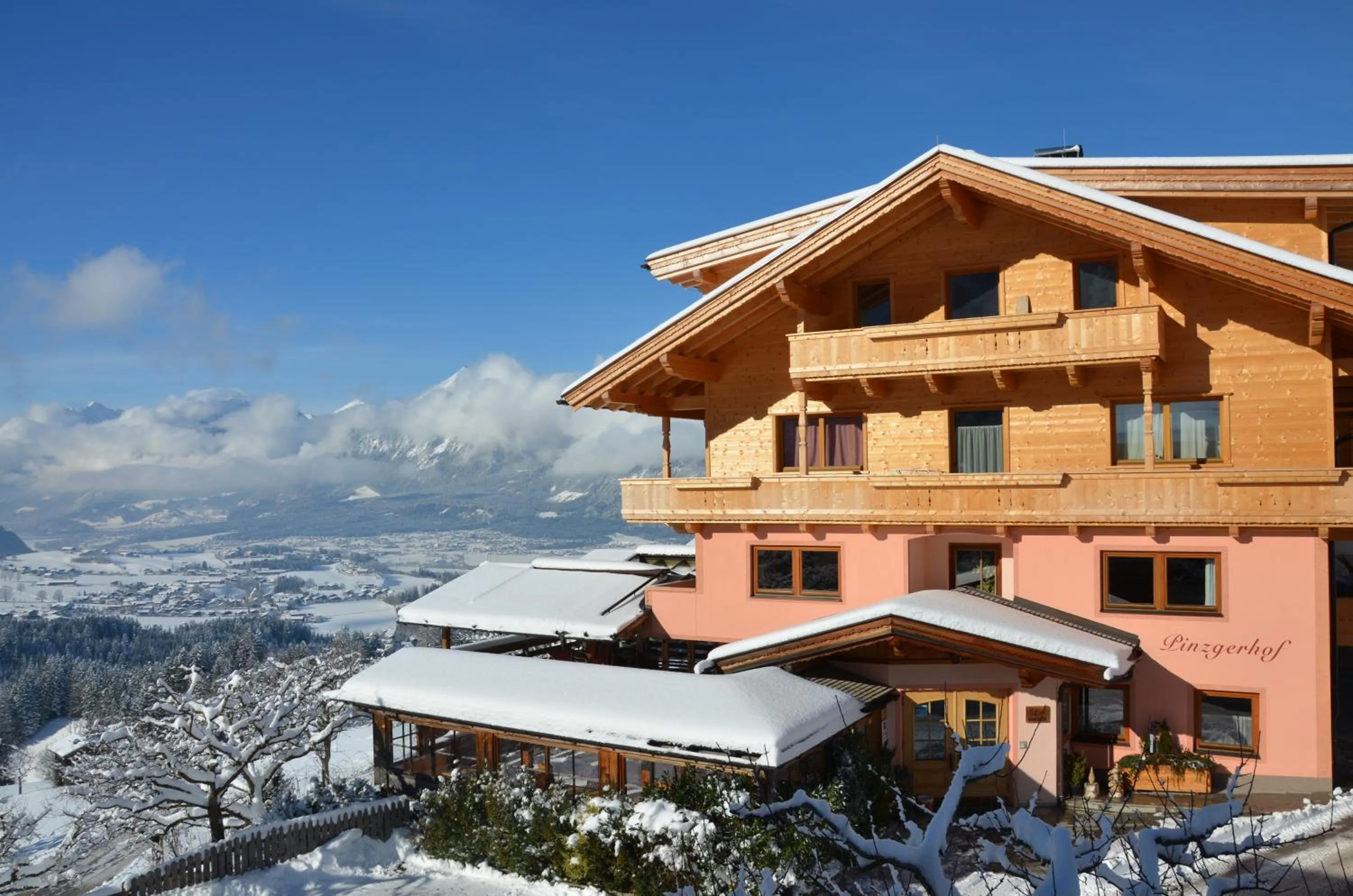 Facade/entrance in Hotel & Alpengasthof Pinzgerhof
