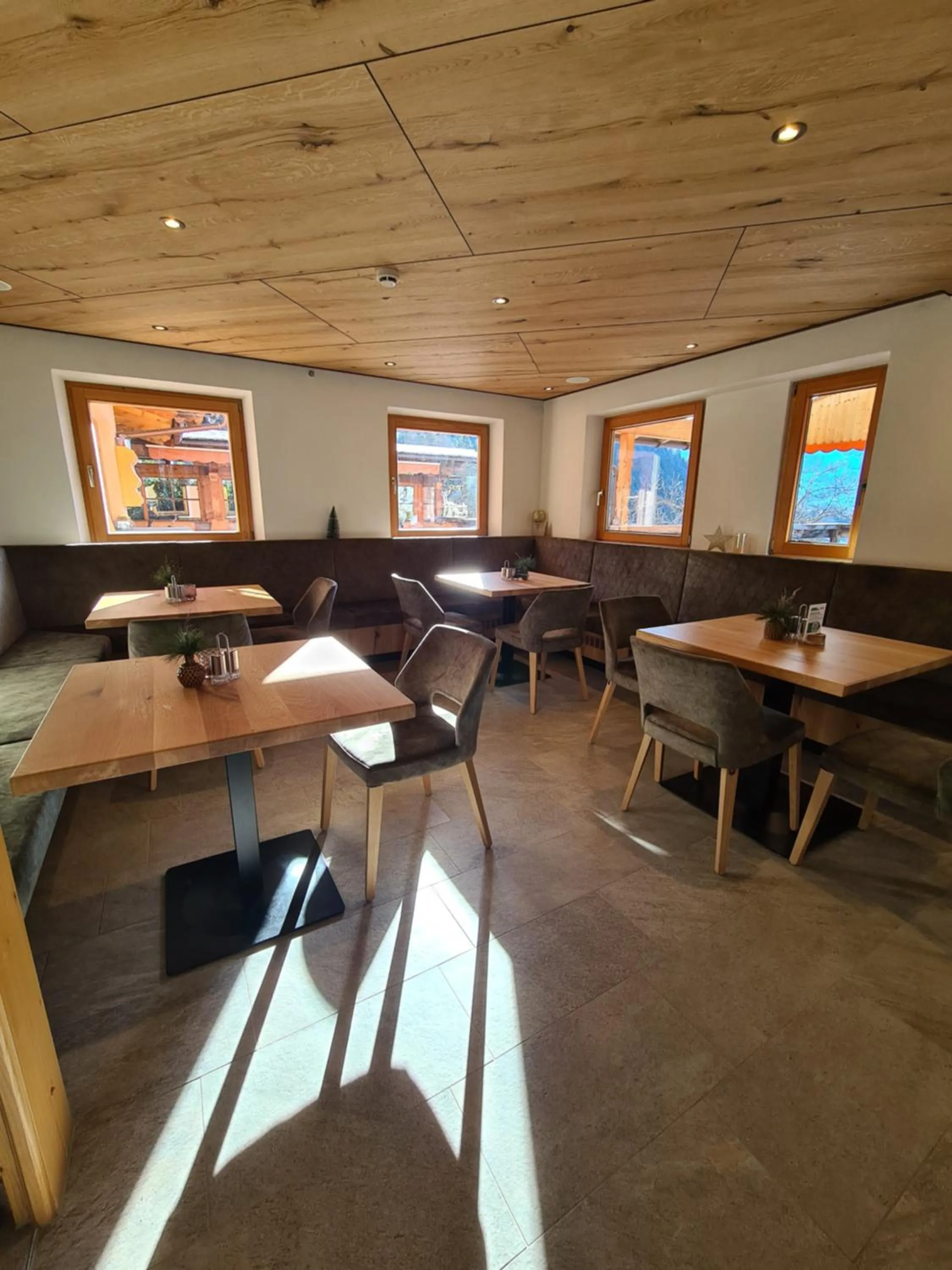 Restaurant/places to eat in Hotel & Alpengasthof Pinzgerhof