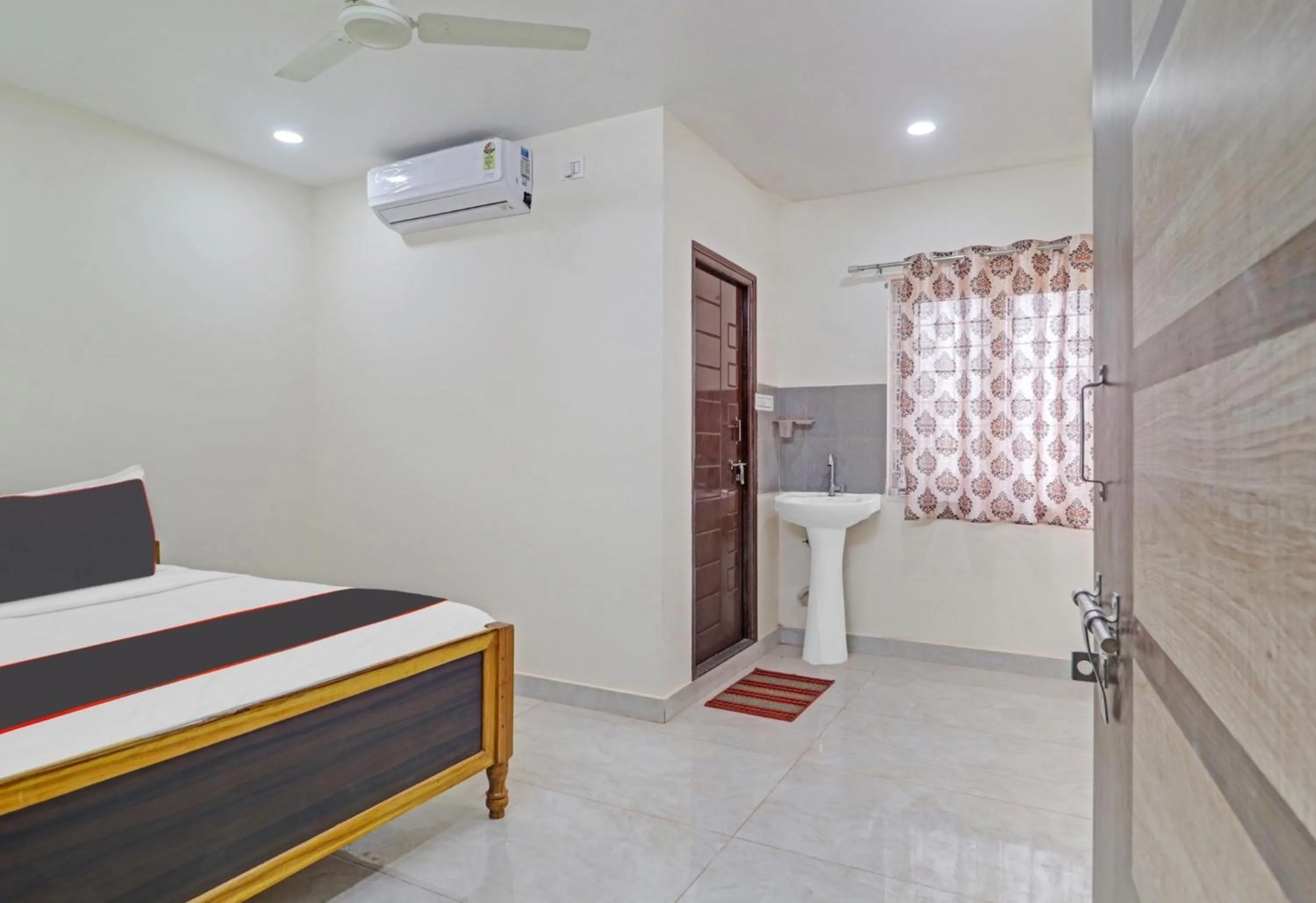 Bedroom, Bed in Collection O SV Grand Patancheru