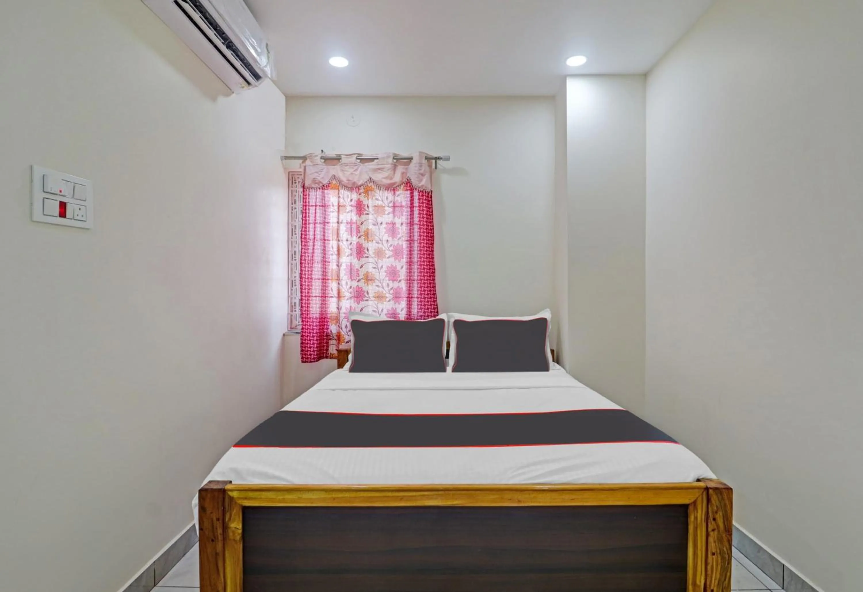 Bedroom, Bed in Collection O SV Grand Patancheru