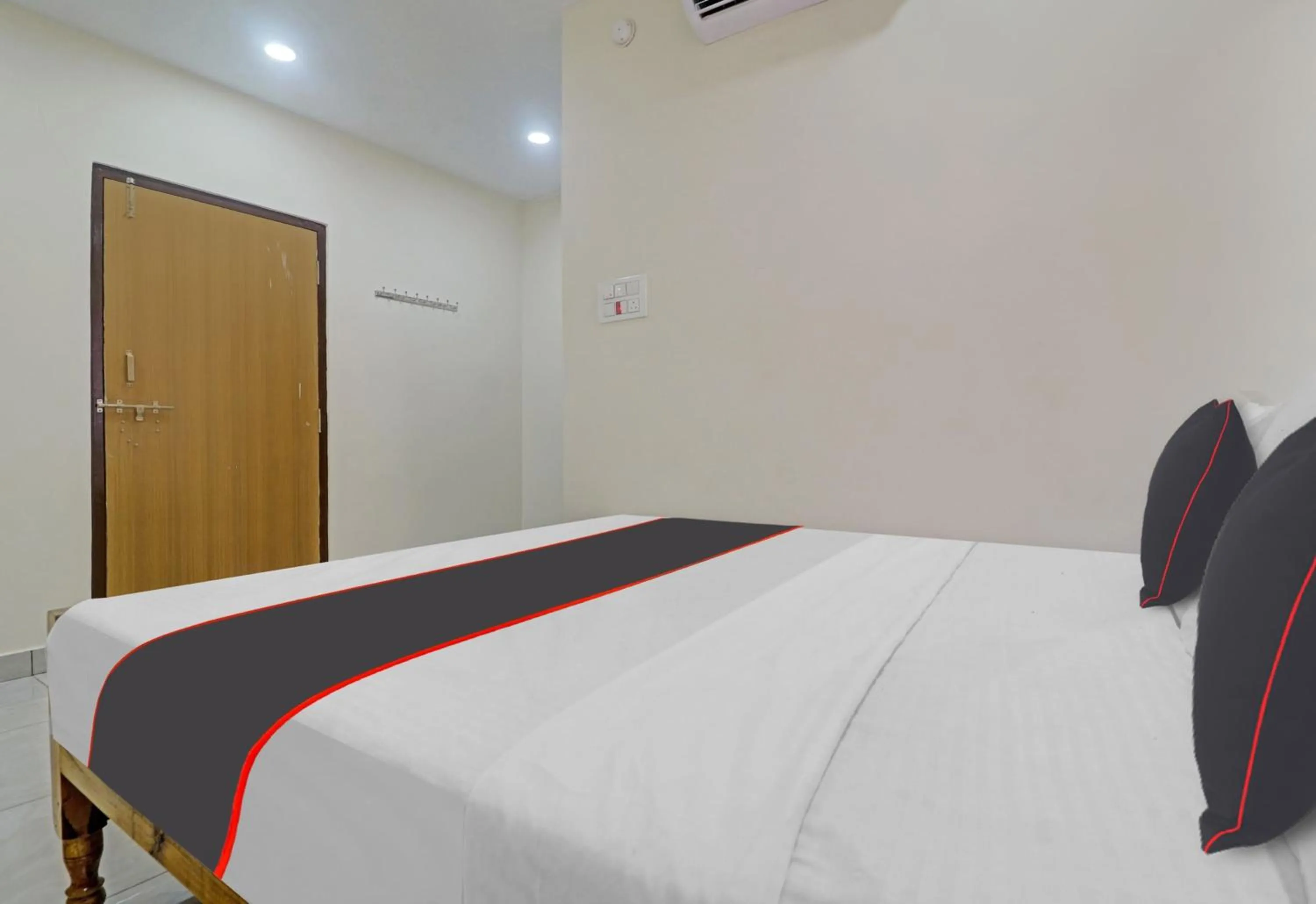 Bedroom, Bed in Collection O SV Grand Patancheru