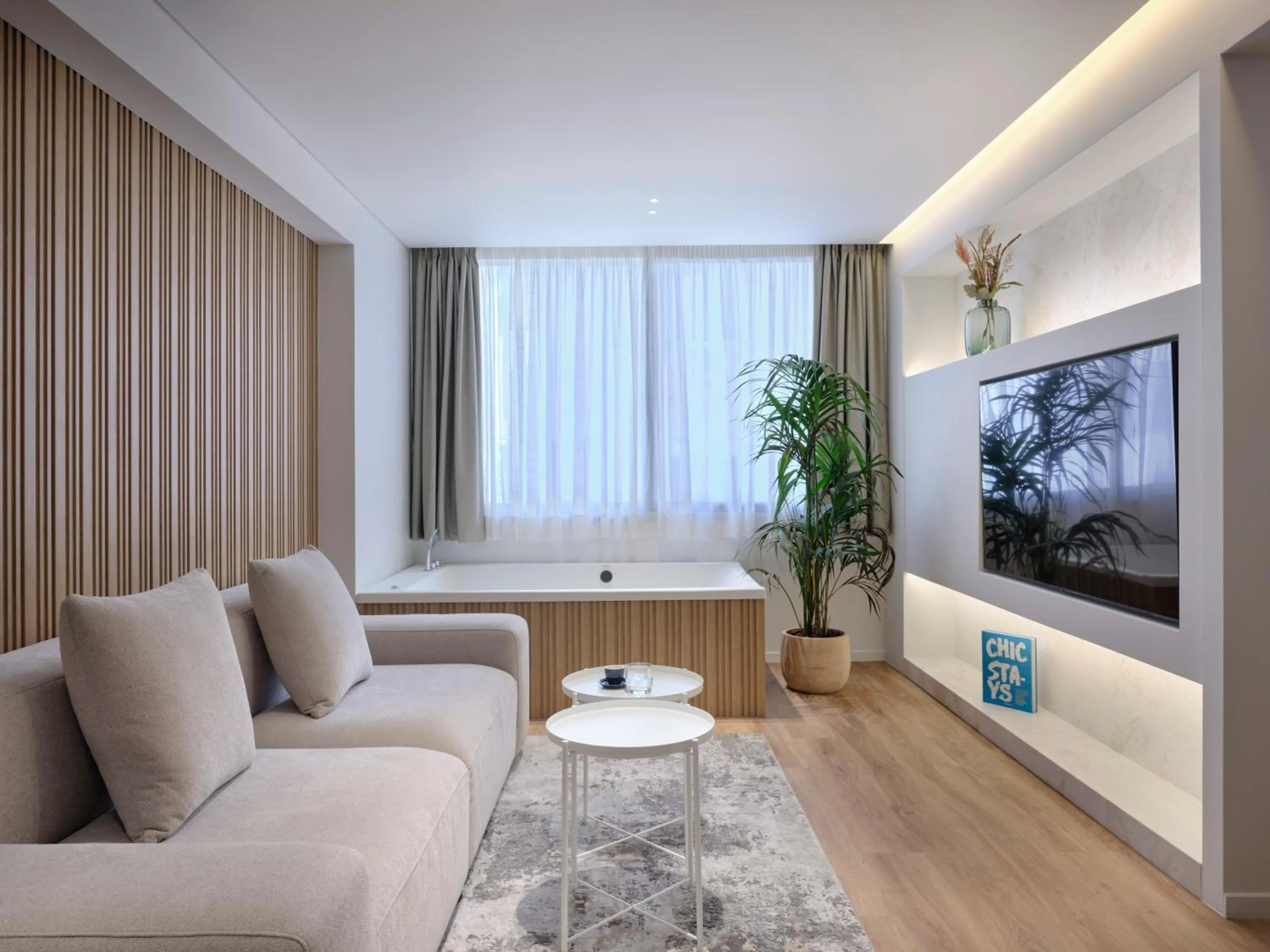 Hot Tub in Nur Aparthotel Athens