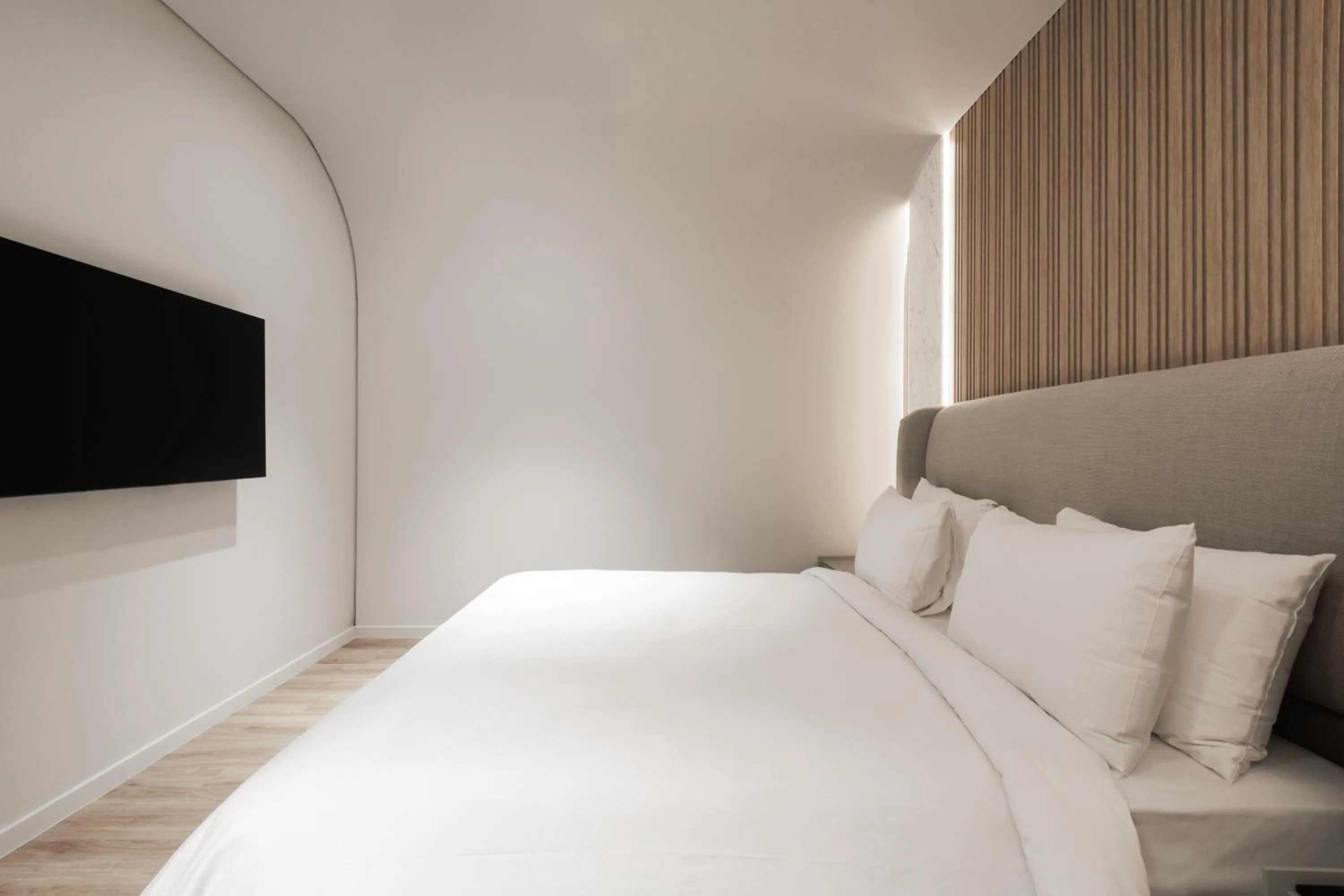 Communal lounge/ TV room, Bed in Nur Aparthotel Athens