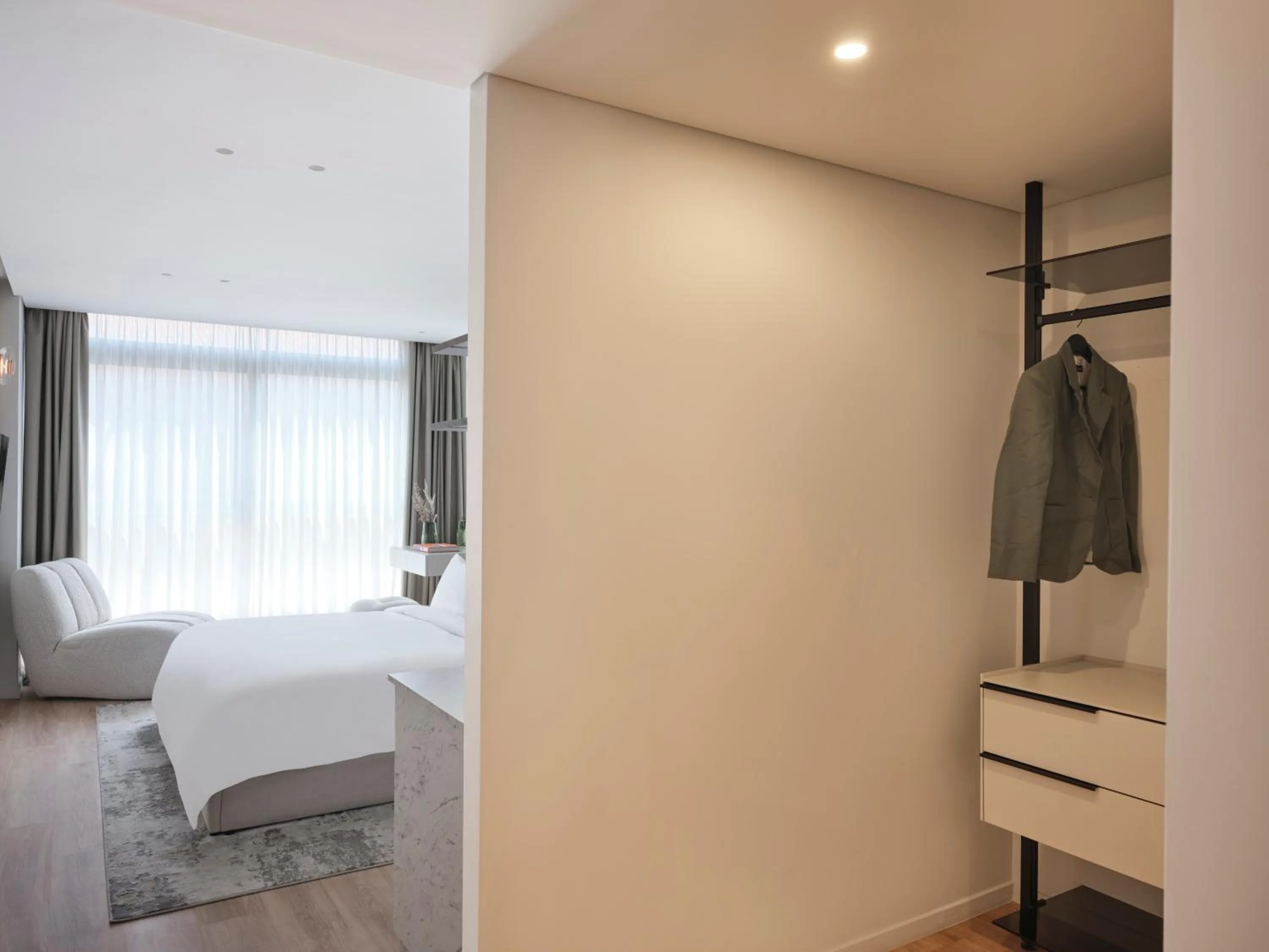 wardrobe, Bed in Nur Aparthotel Athens