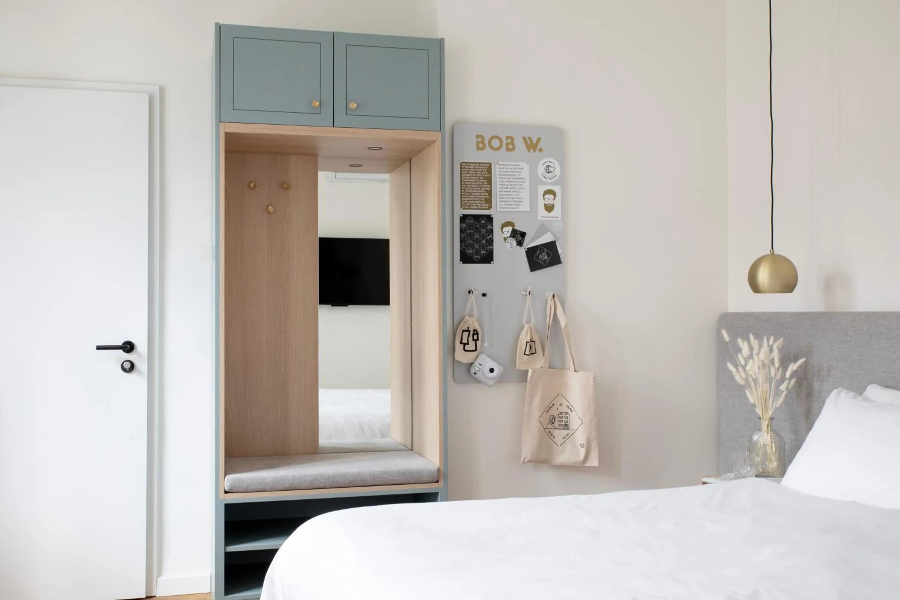 Bedroom, Bed in Bob W Beethoven