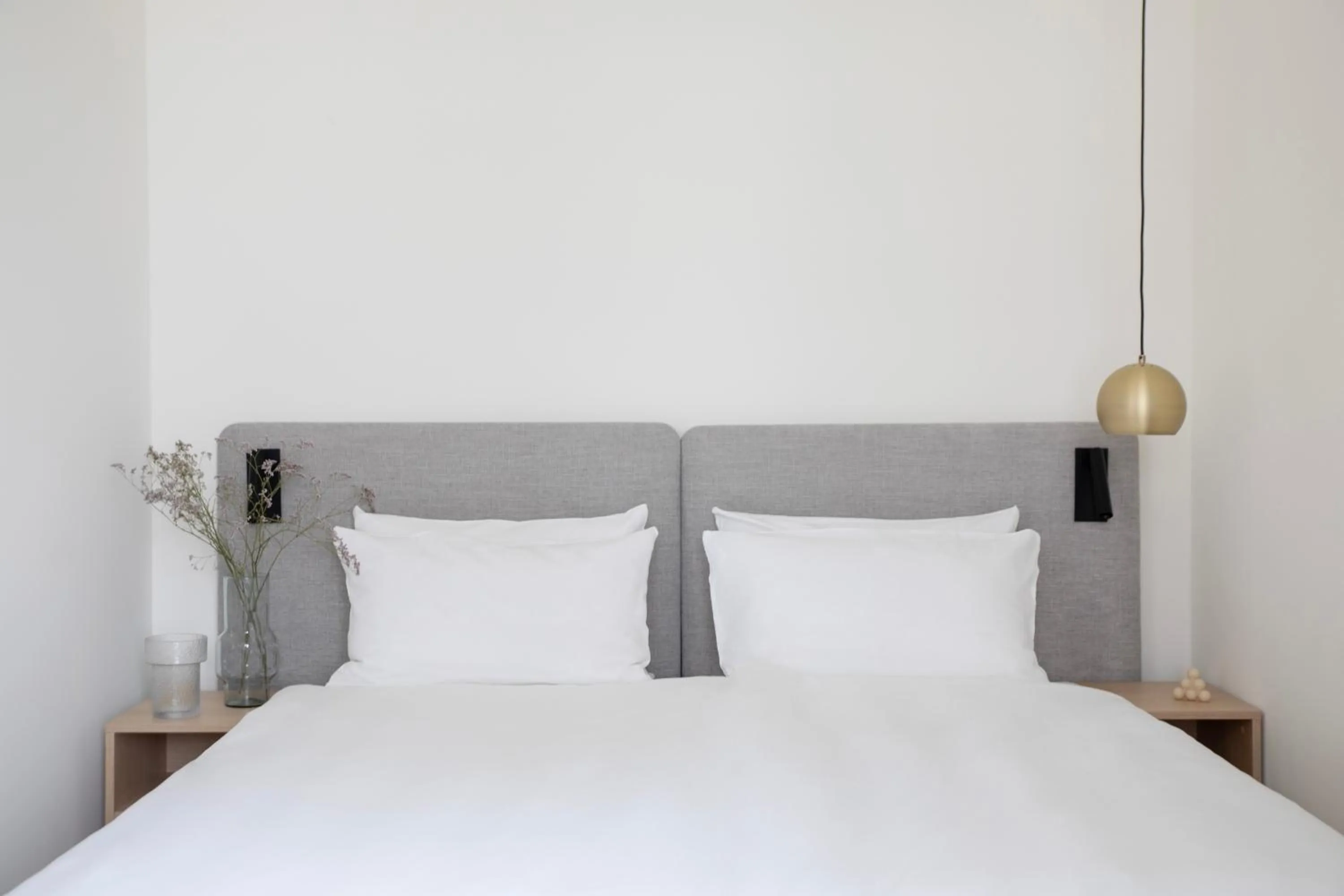 Bedroom, Bed in Bob W Beethoven