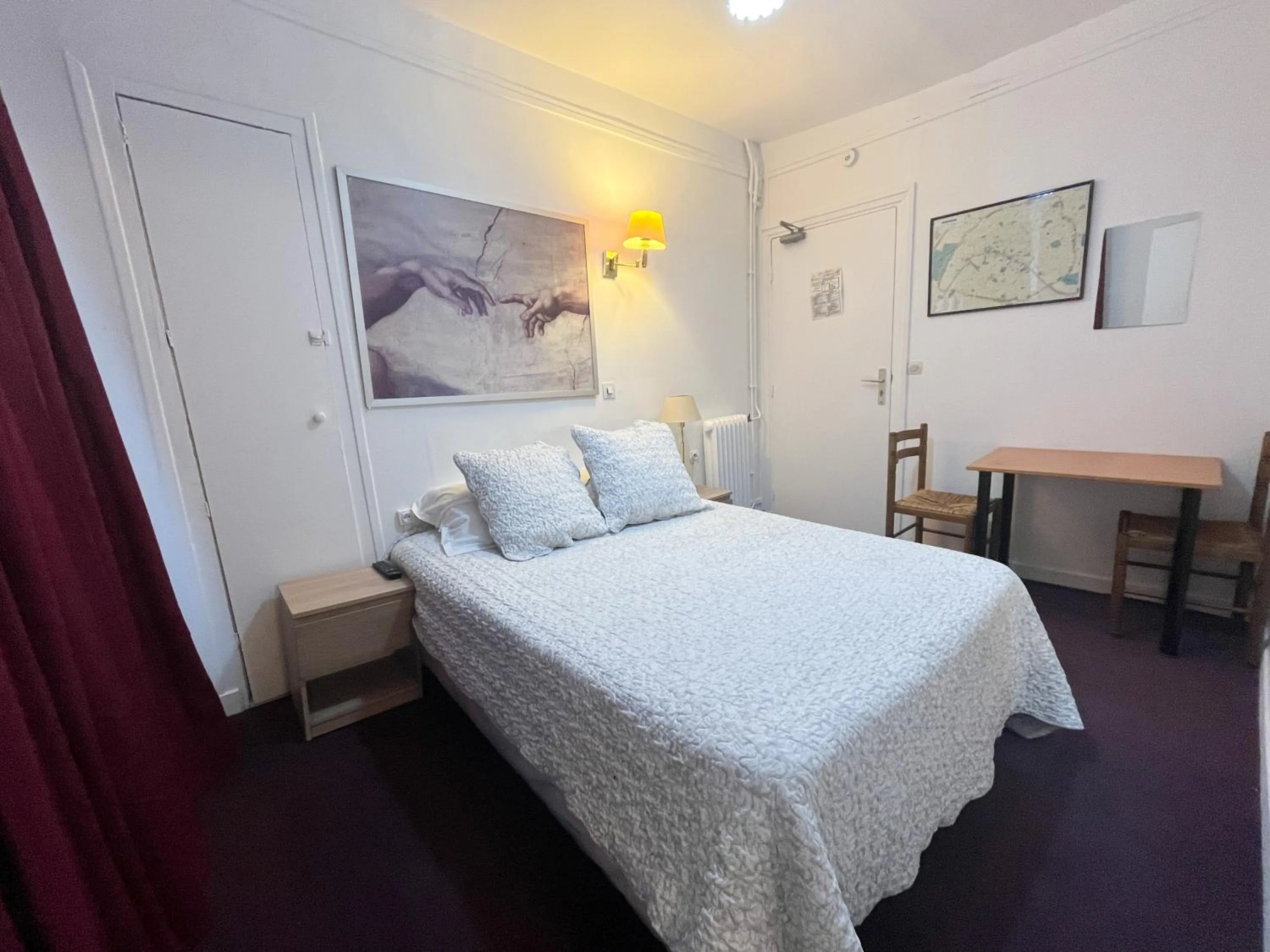 Photo of the whole room in Ideal Hotel