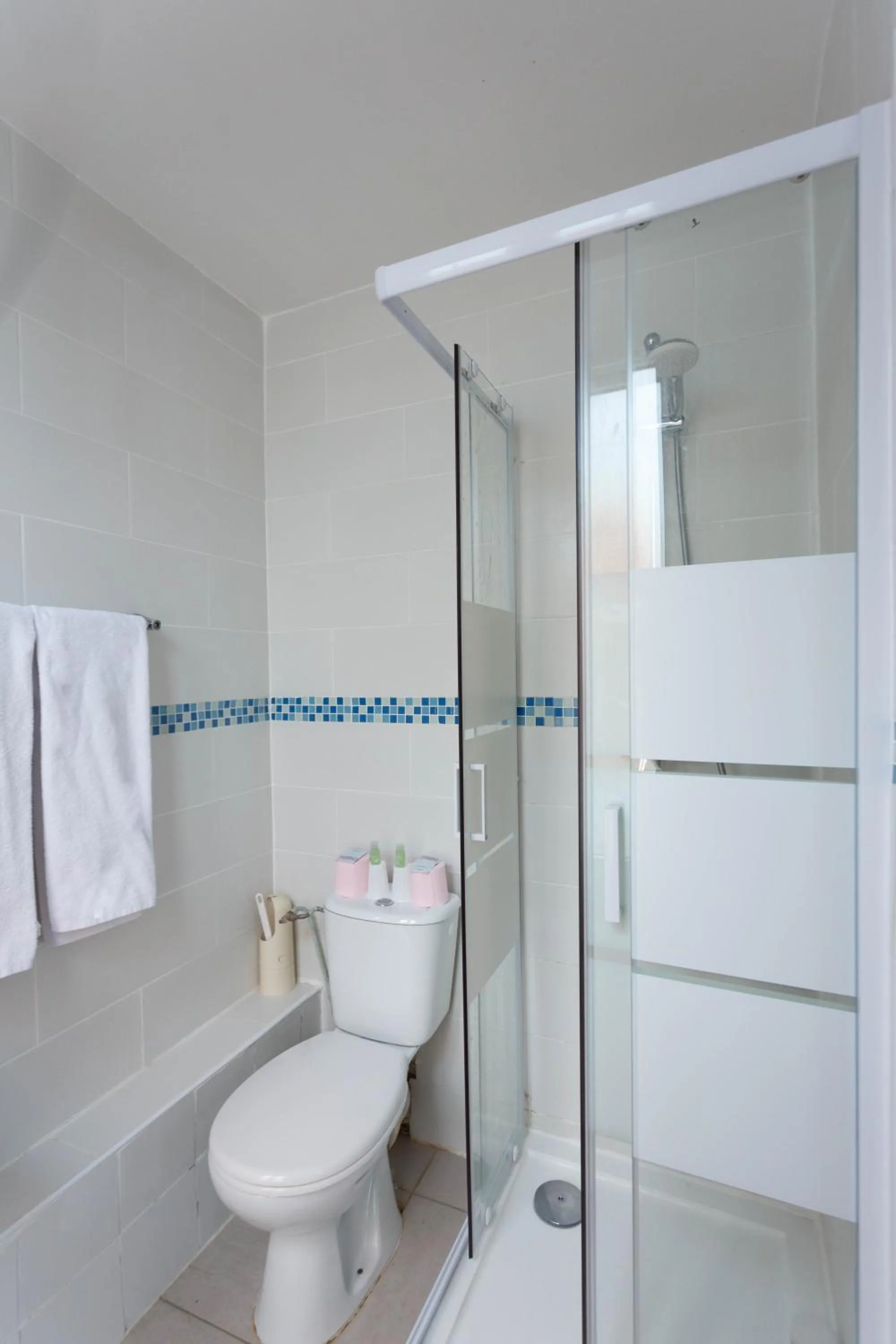 Shower, Bathroom in Ideal Hotel