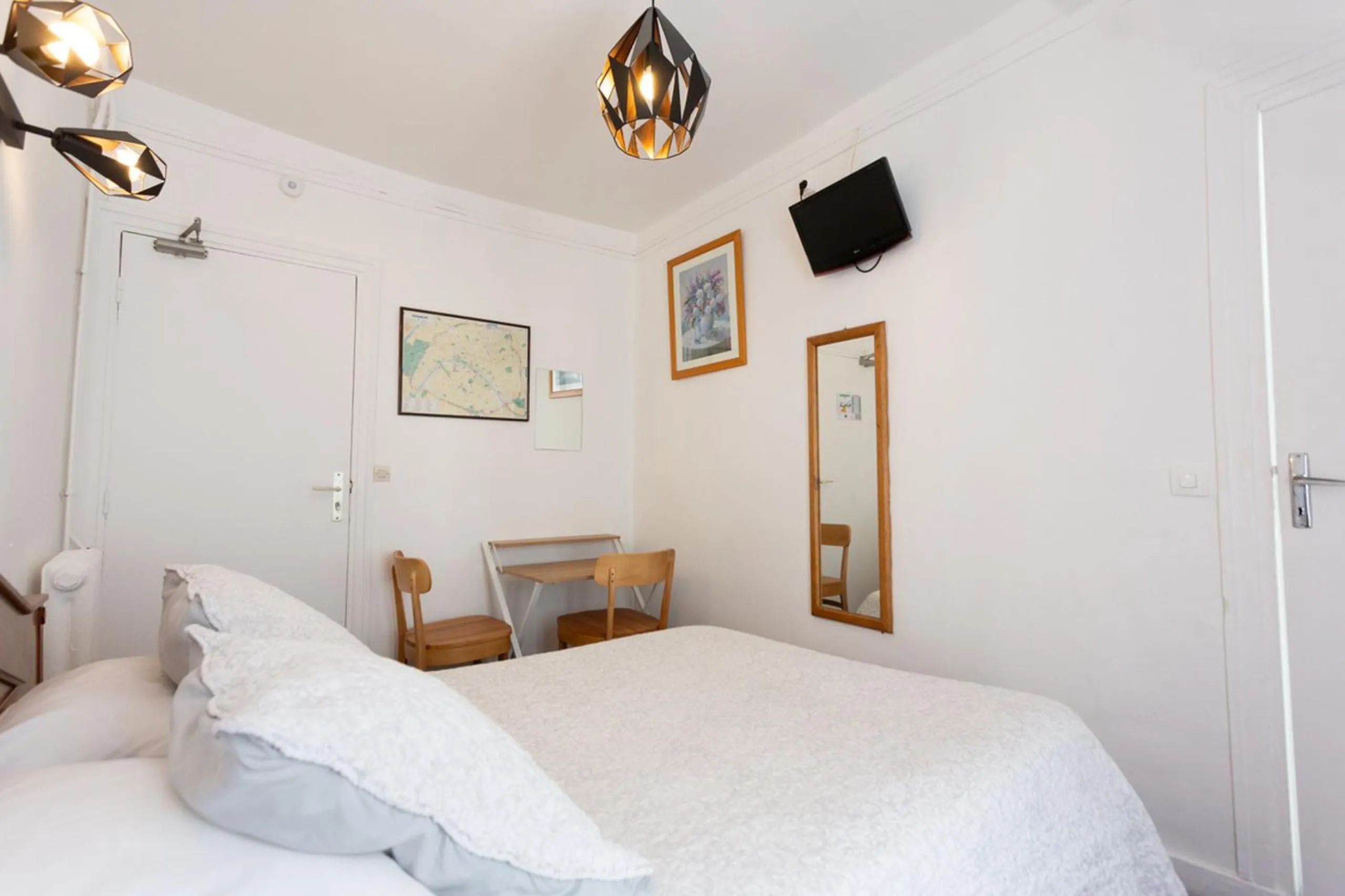 Photo of the whole room in Ideal Hotel