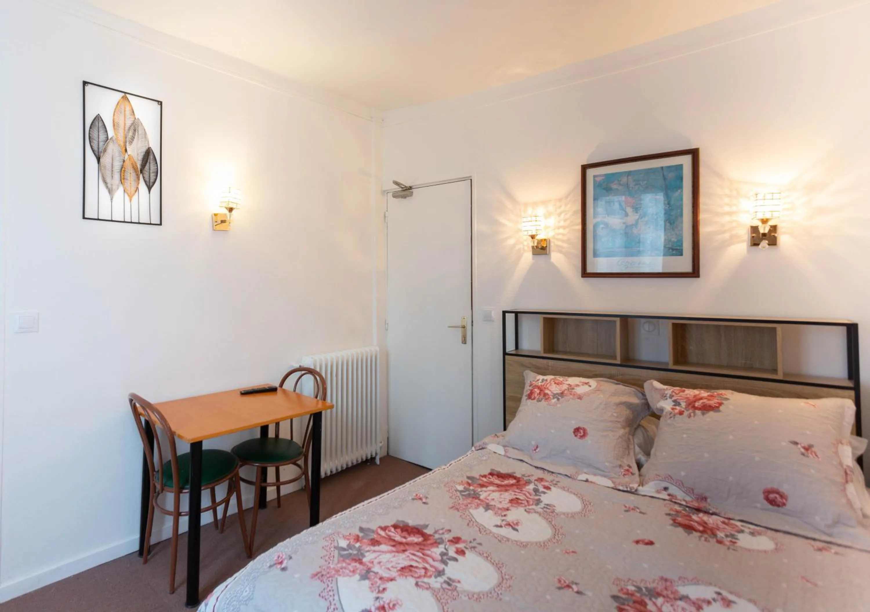 Bedroom in Ideal Hotel