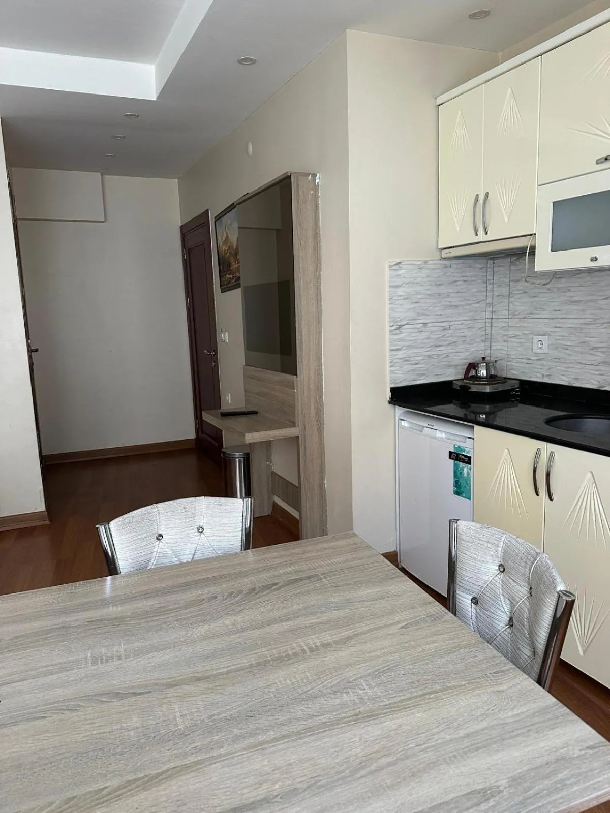Dining area in Birinci Apart Hotel