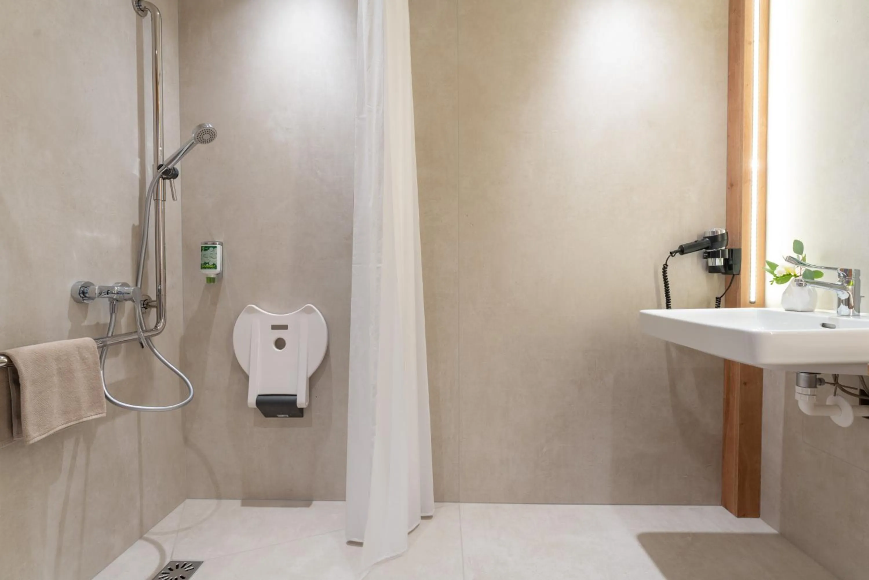 Shower in eee Hotel Eberstalzell