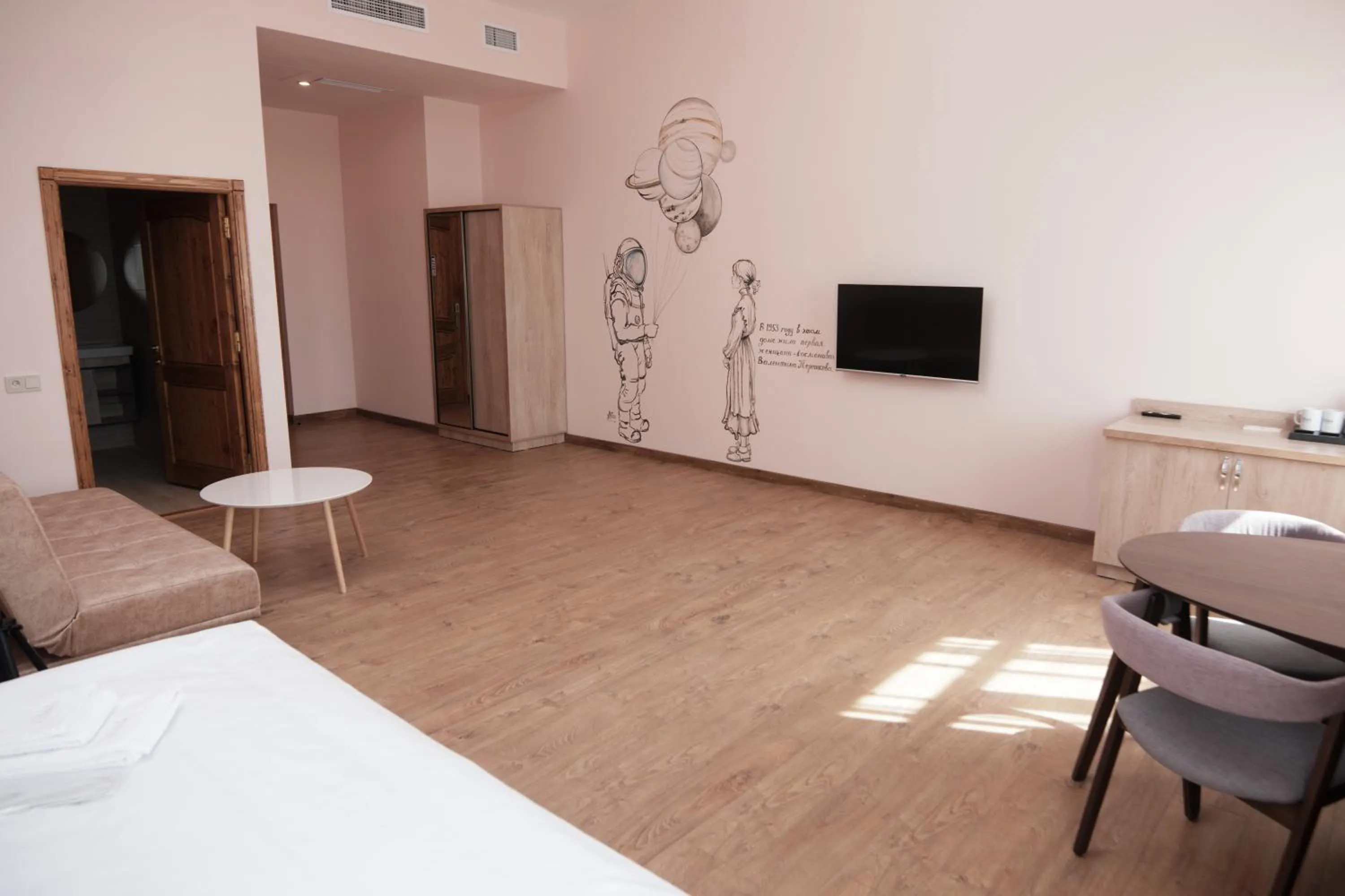 Communal lounge/ TV room, Bed in KUMA Hotel Gyumri