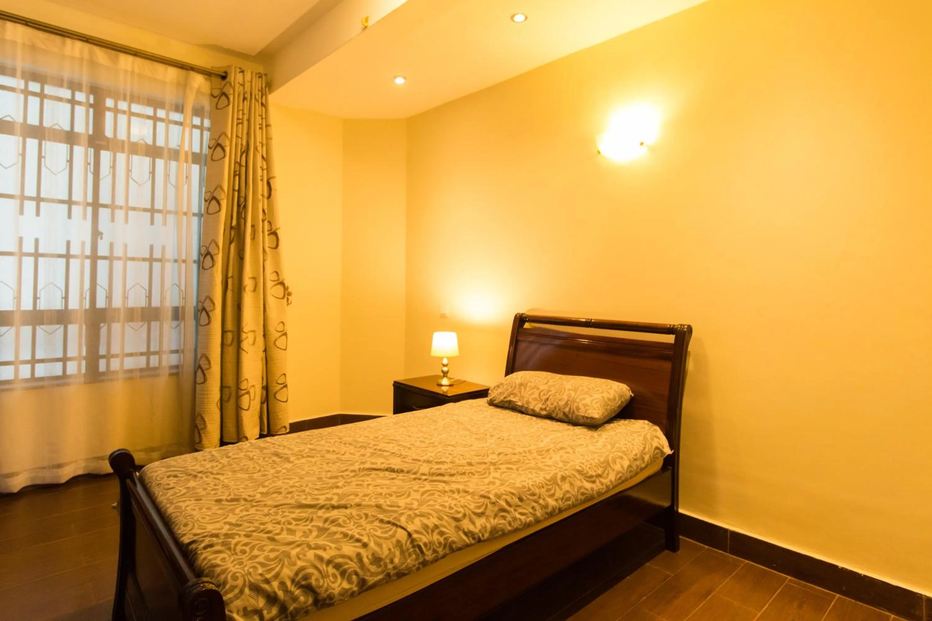 Bed in Warwick Centre