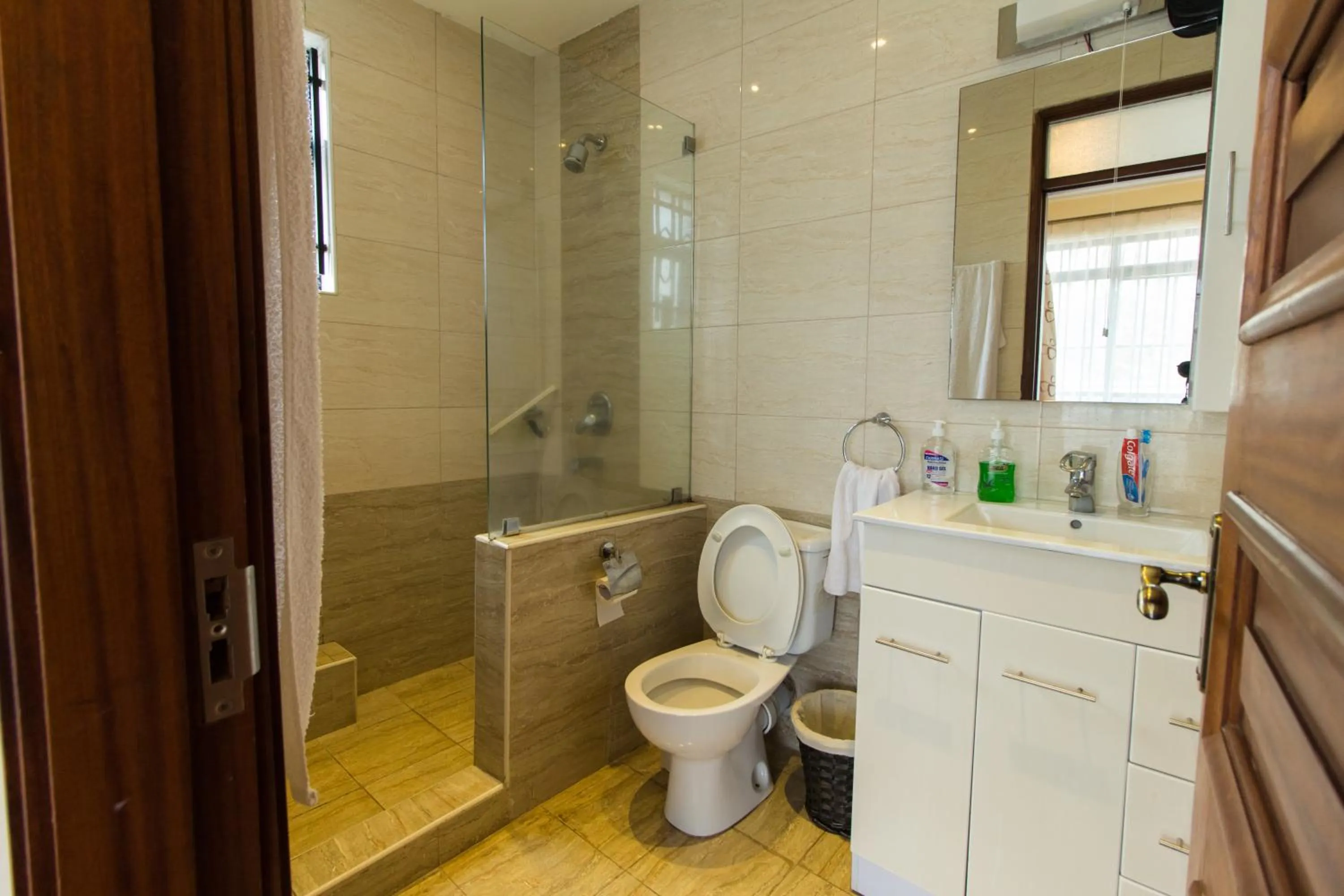 Shower in Warwick Centre