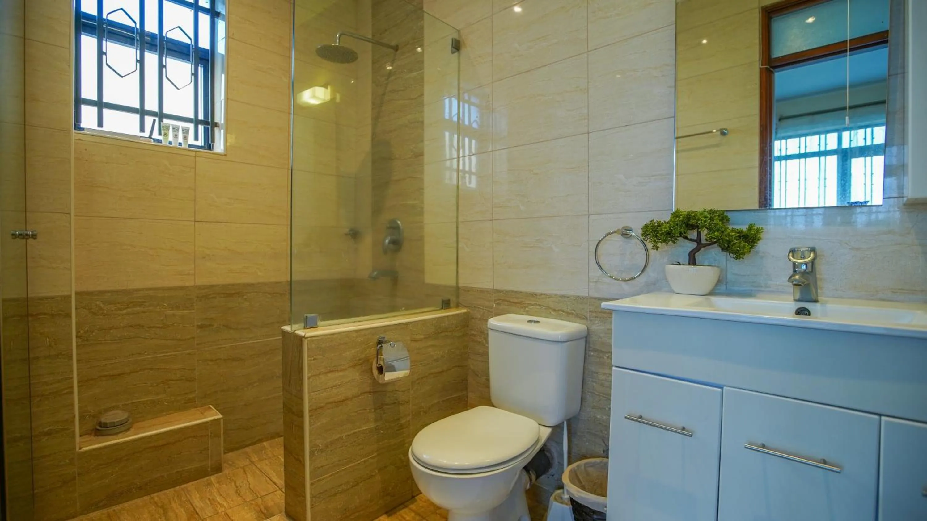 Shower in Warwick Centre