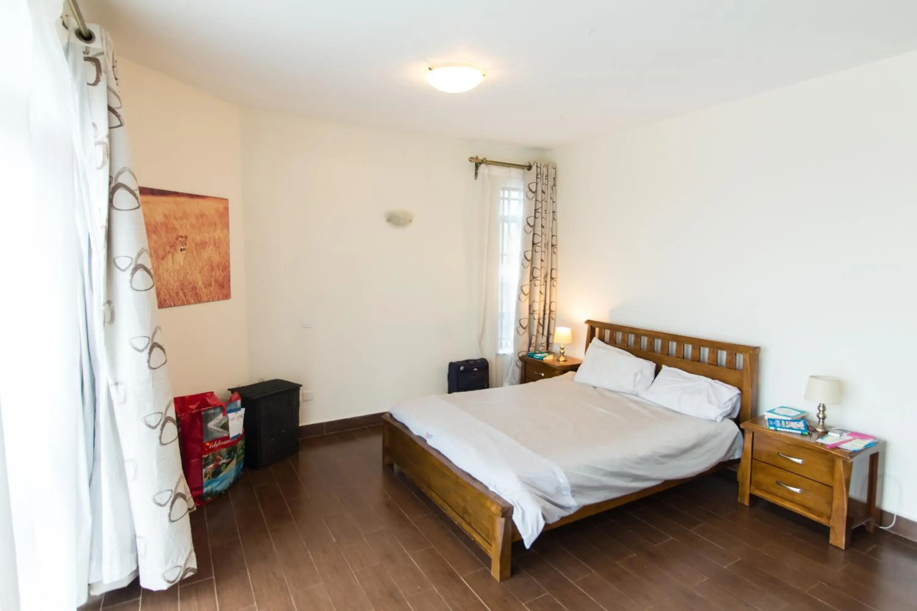 Three-Bedroom Apartment with Balcony in Warwick Centre Three-Bedroom Apartment with Balcony in Warwick Centre