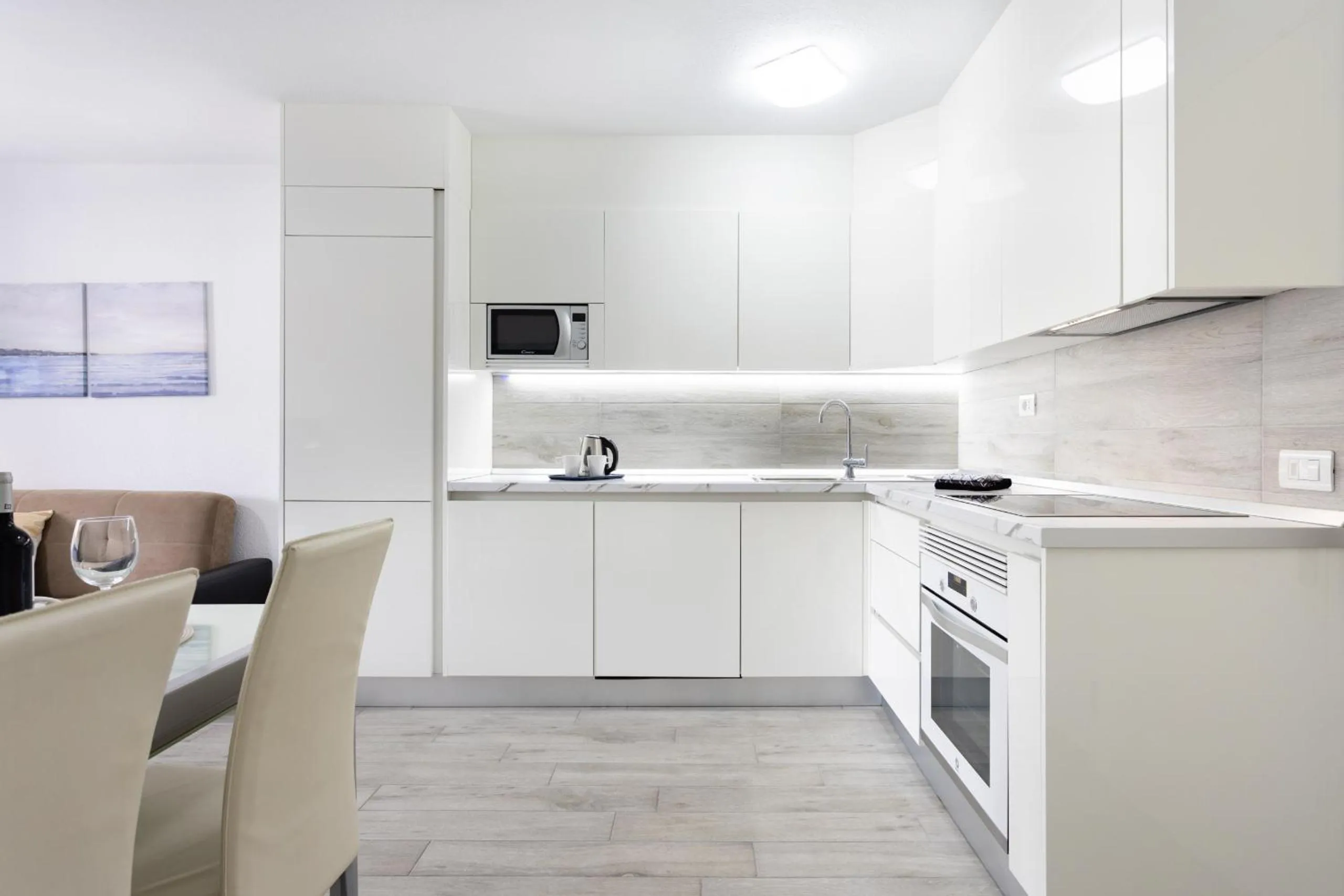 Kitchen or kitchenette in Castle Harbour