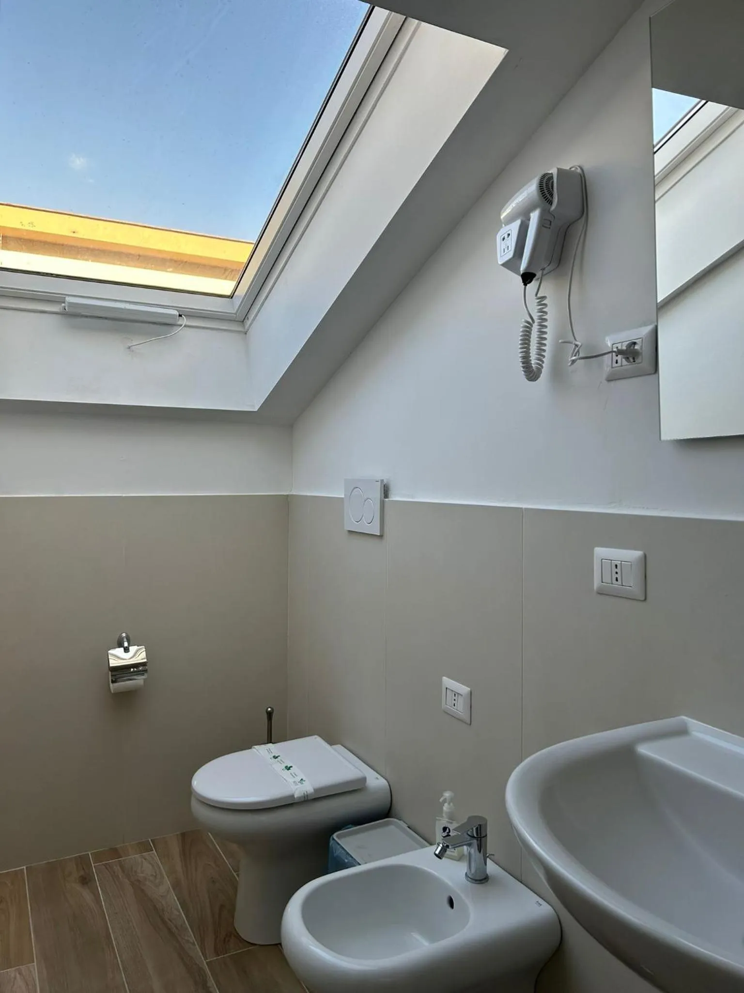 Toilet in GIULY SUITES & ROOMS