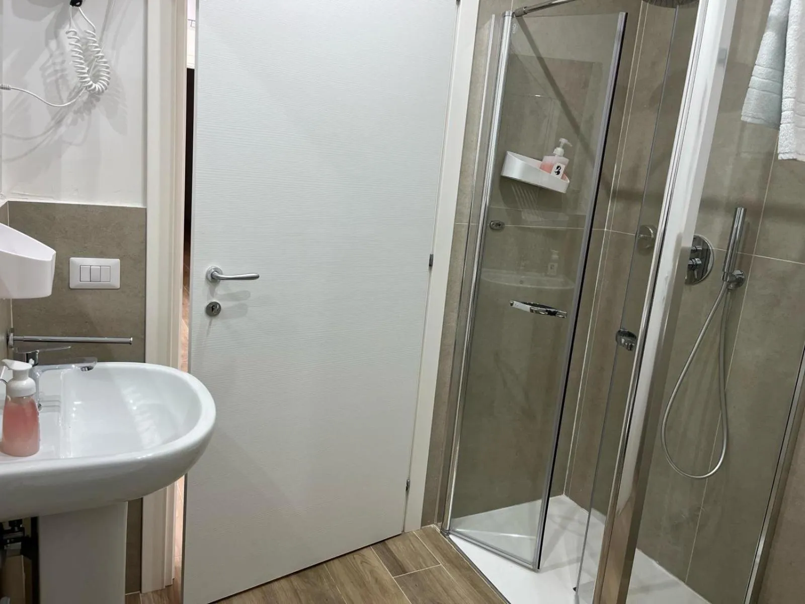 Shower in GIULY SUITES & ROOMS