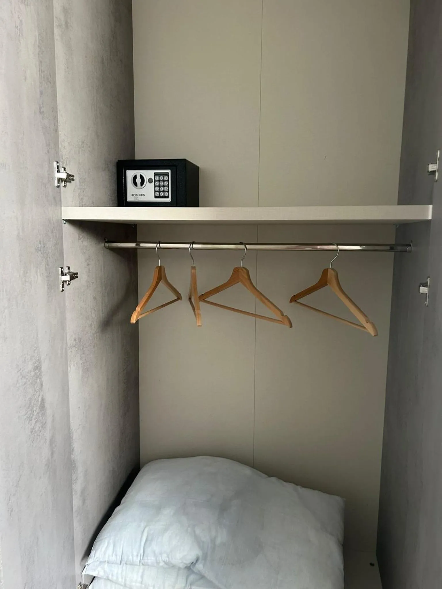 safe in GIULY SUITES & ROOMS