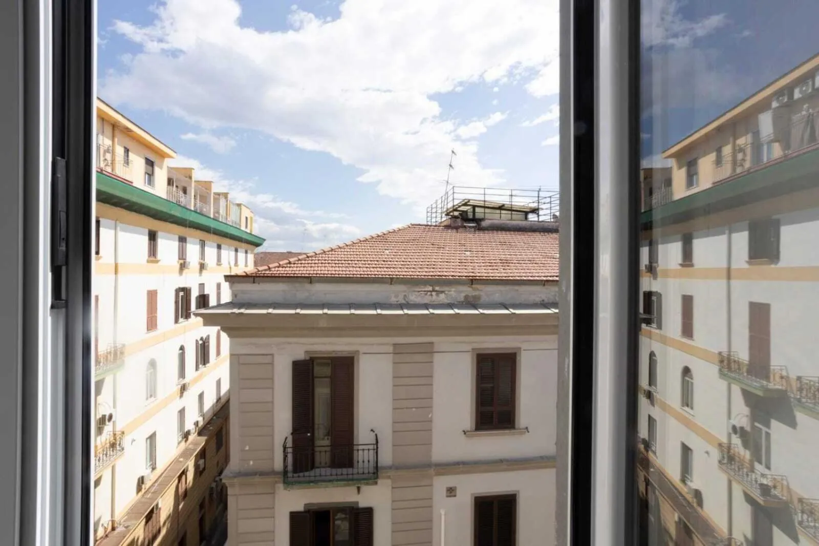 Property building in GIULY SUITES & ROOMS