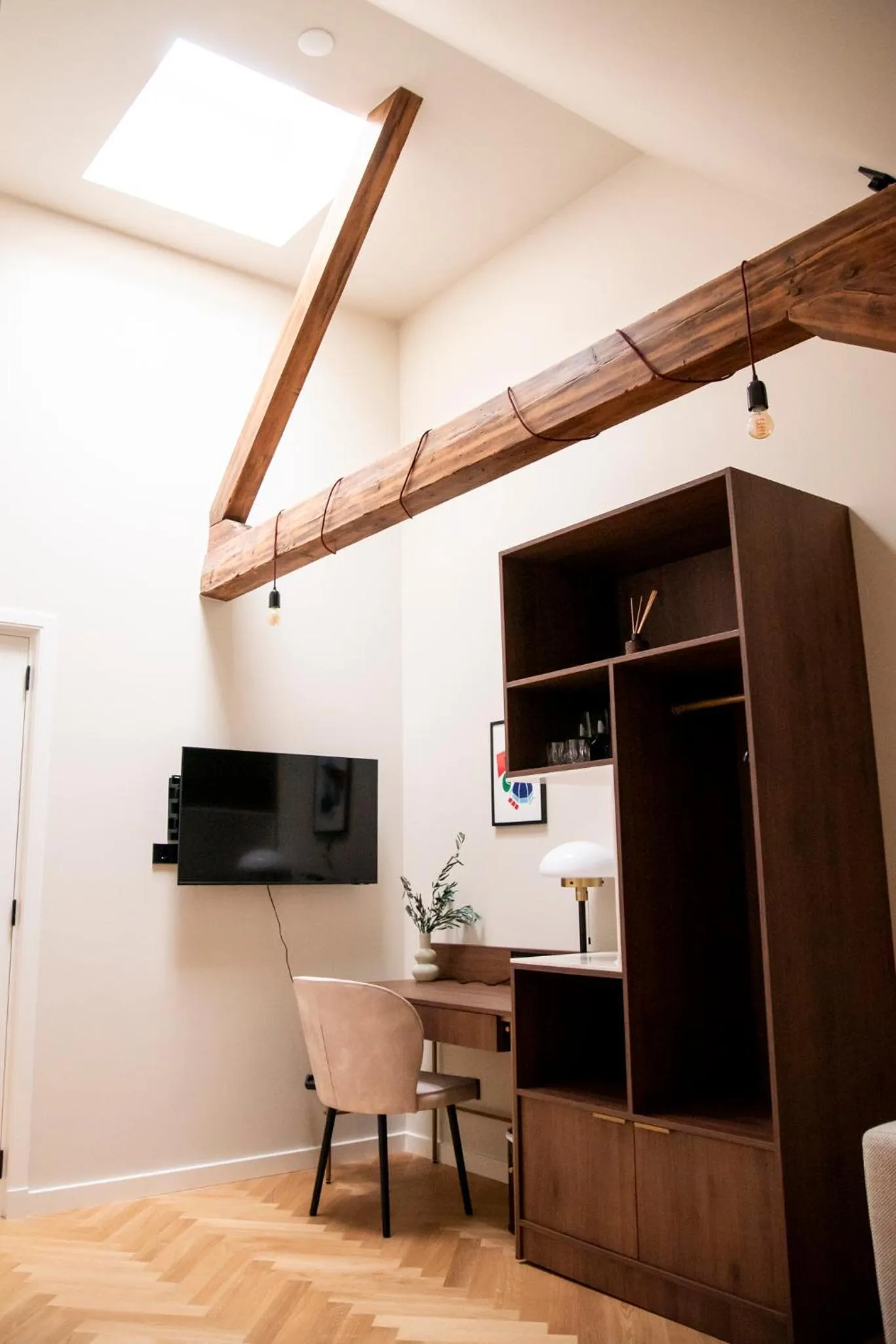 TV and multimedia in Bob W Oosterpark