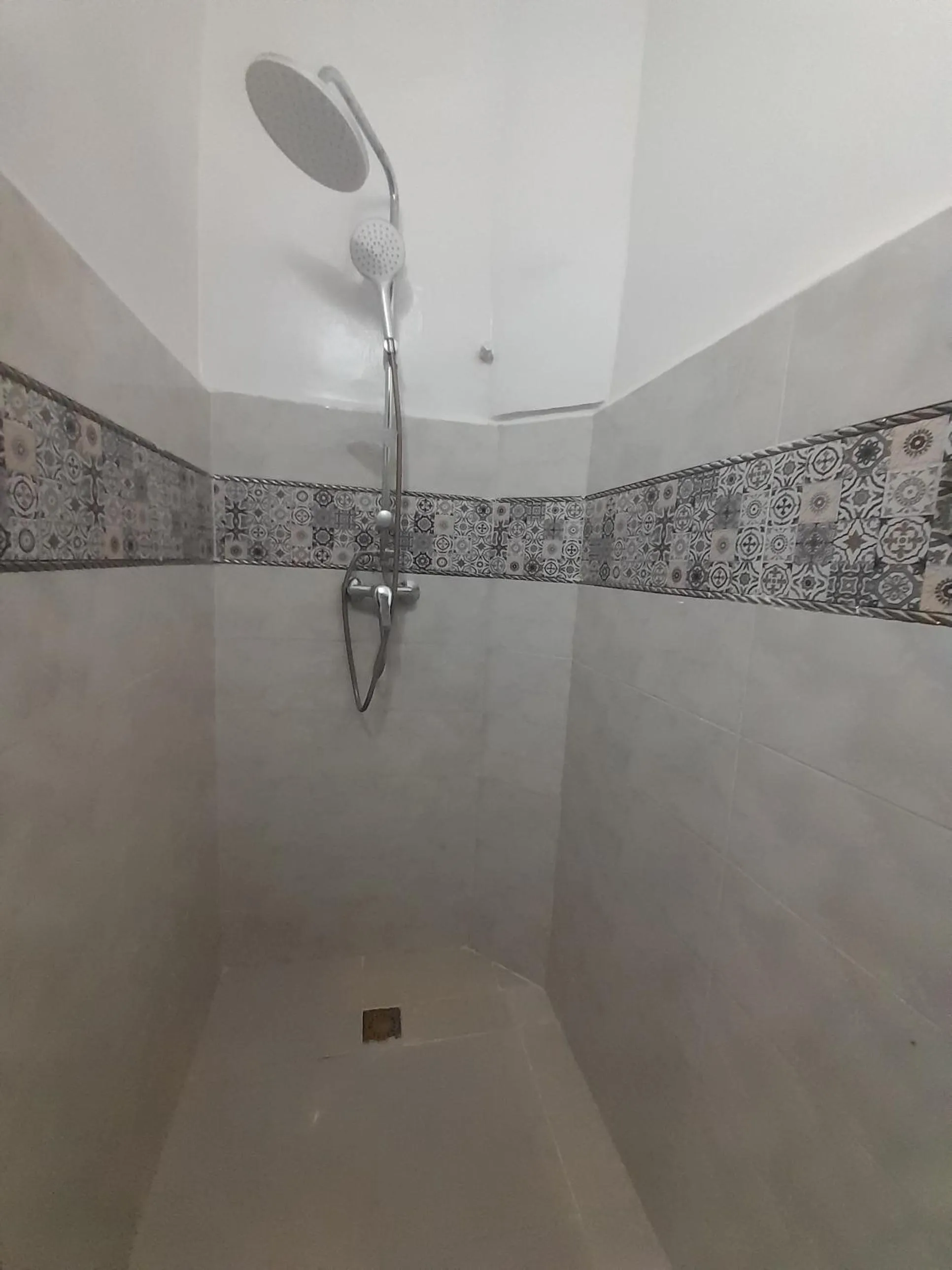 Shower in Hotel Mentaga