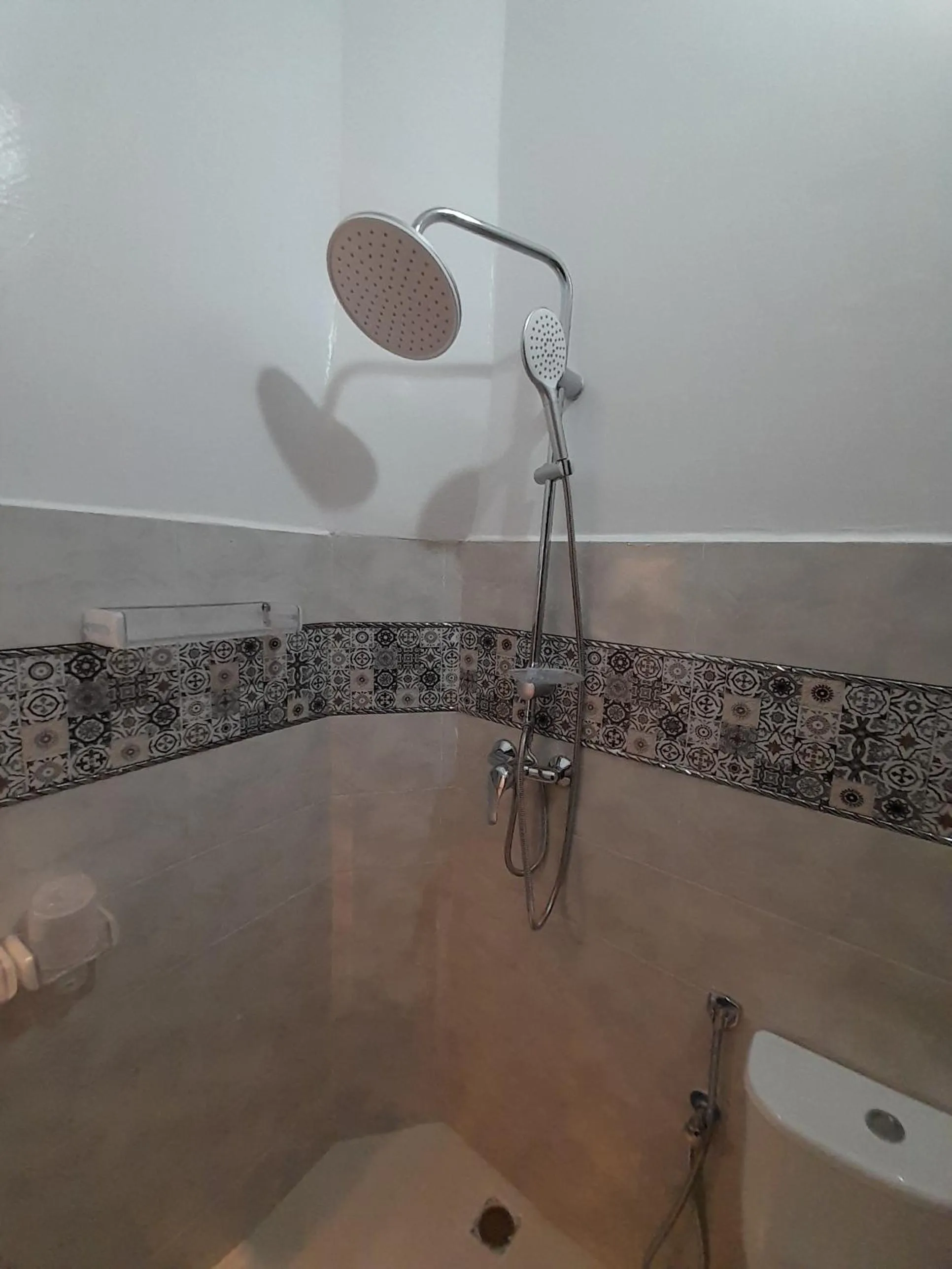 Shower in Hotel Mentaga