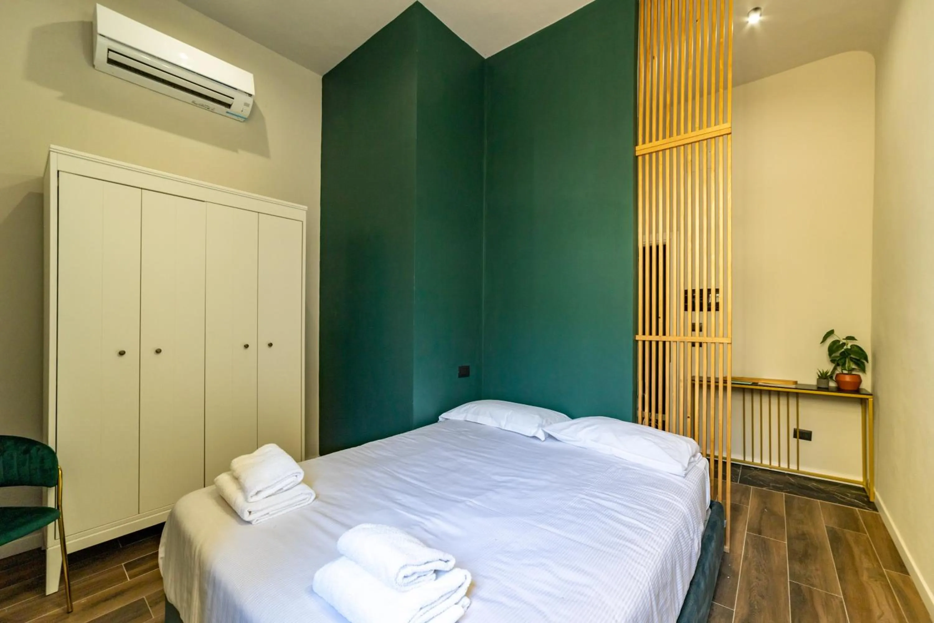 Bedroom, Bed in Romantic Room Duomo