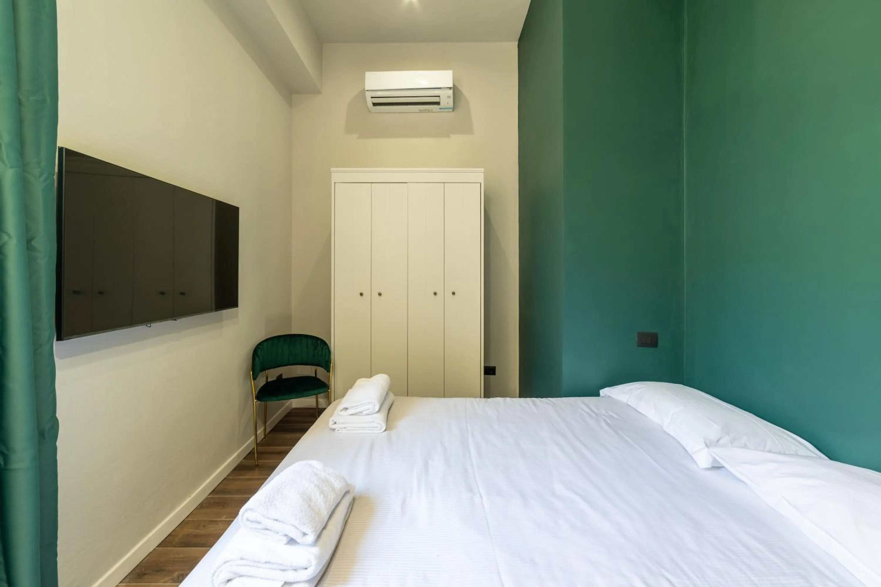 Bedroom, Bed in Romantic Room Duomo