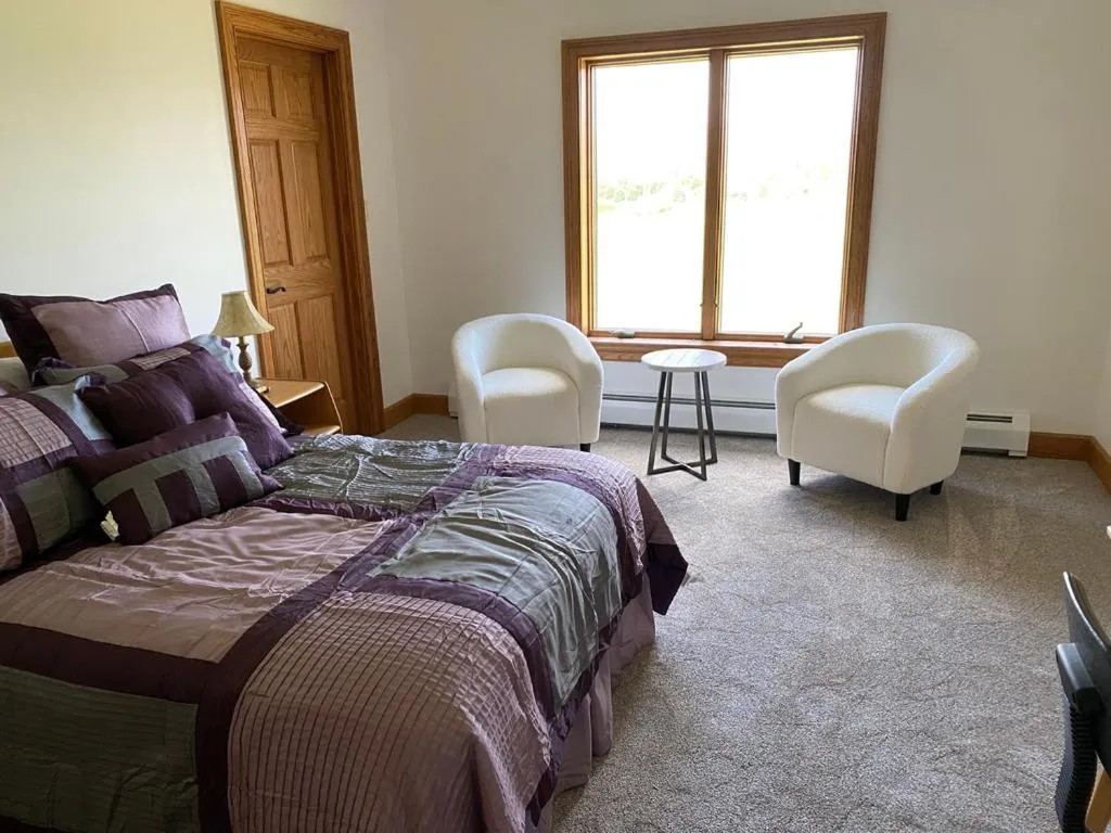 Bedroom in Chestnuthill Countryside Manor