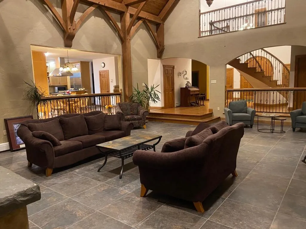 Communal lounge/ TV room in Chestnuthill Countryside Manor