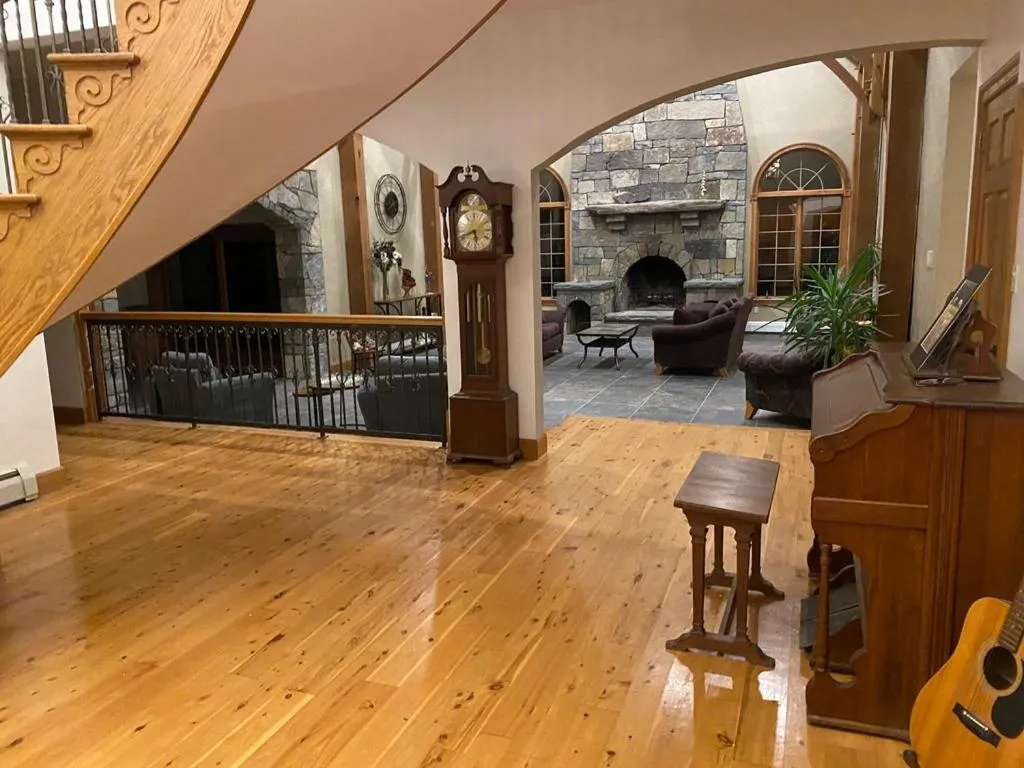 Living room in Chestnuthill Countryside Manor
